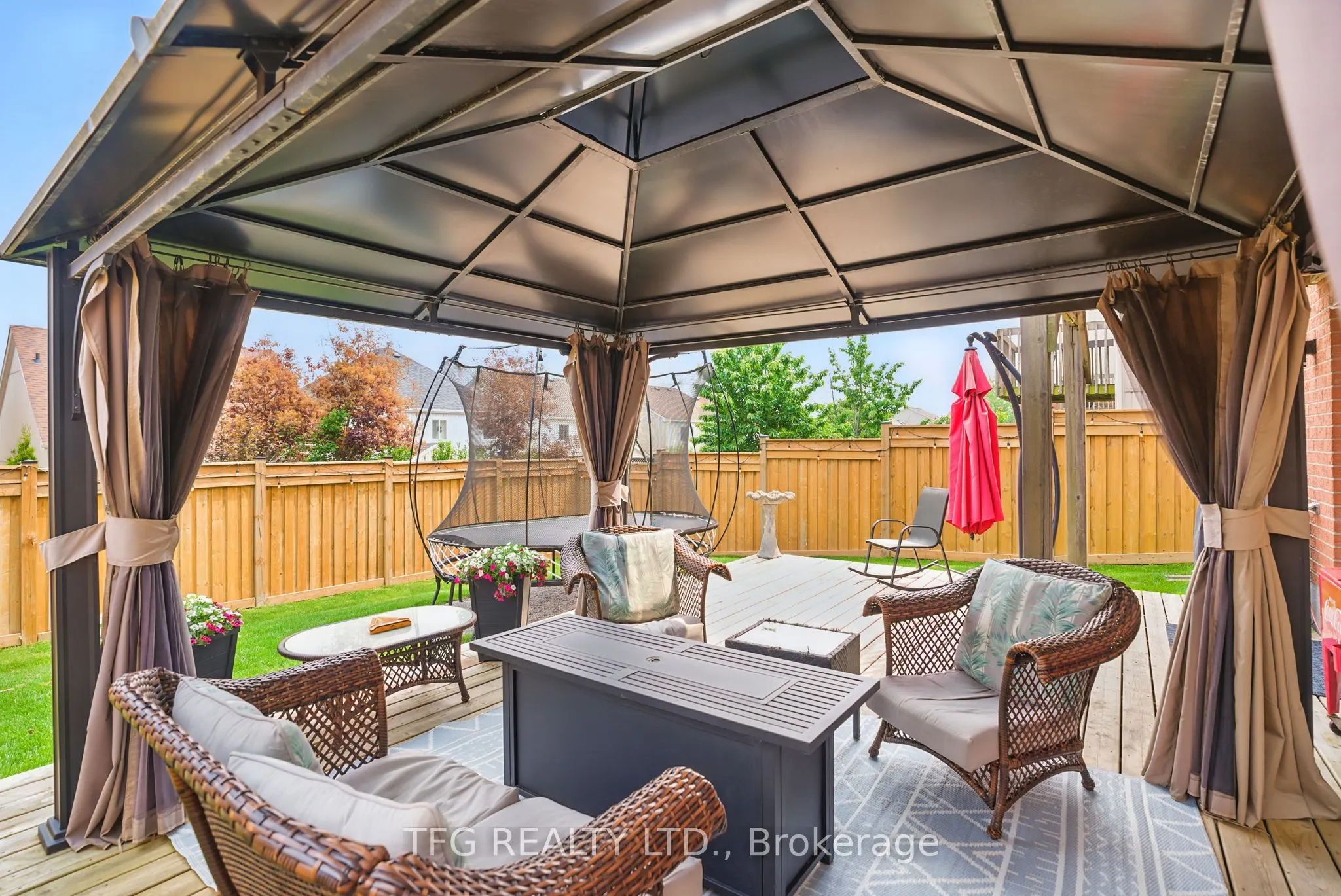 1187 Ashgrove Crescent