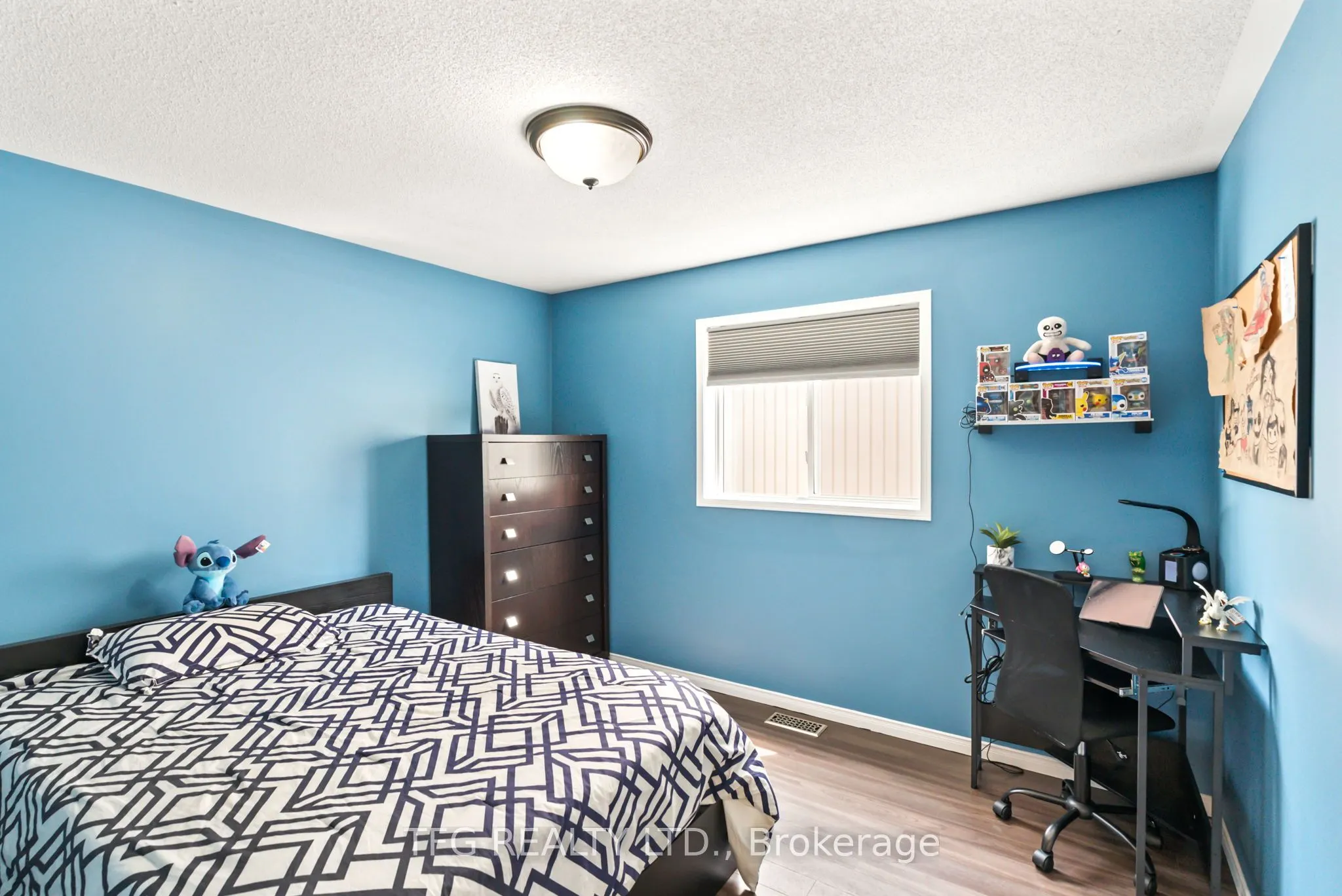1187 Ashgrove Crescent