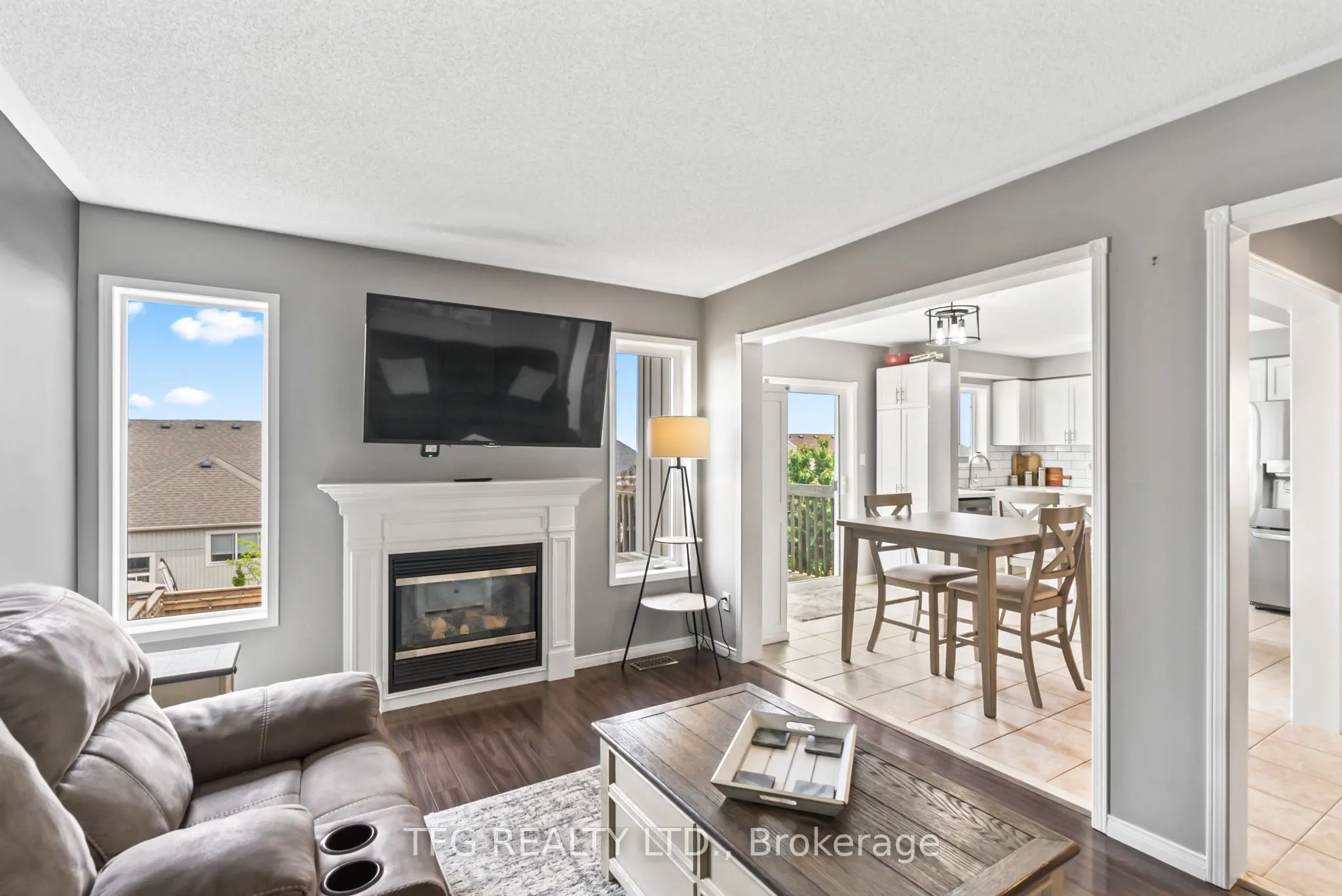 1187 Ashgrove Crescent