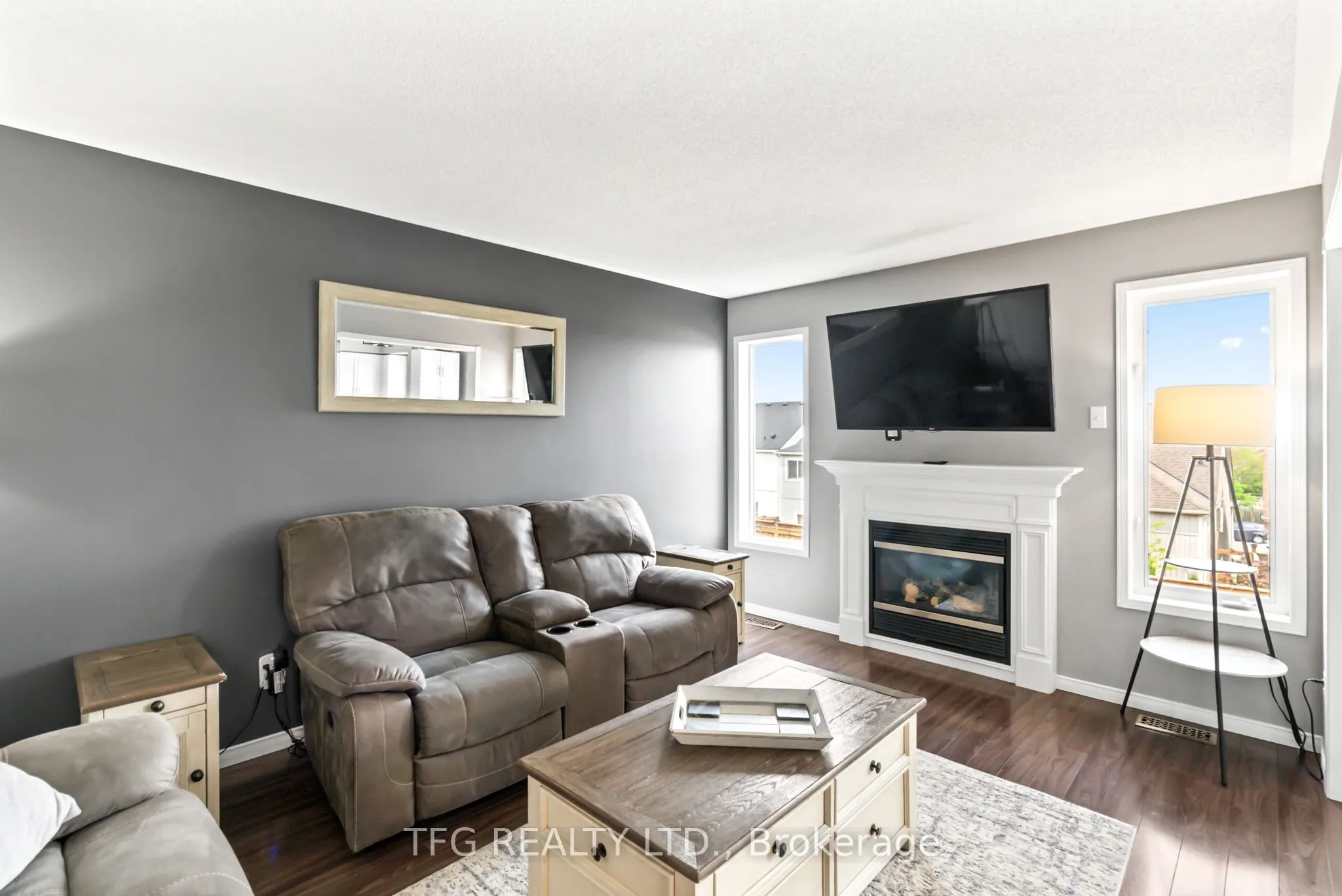 1187 Ashgrove Crescent