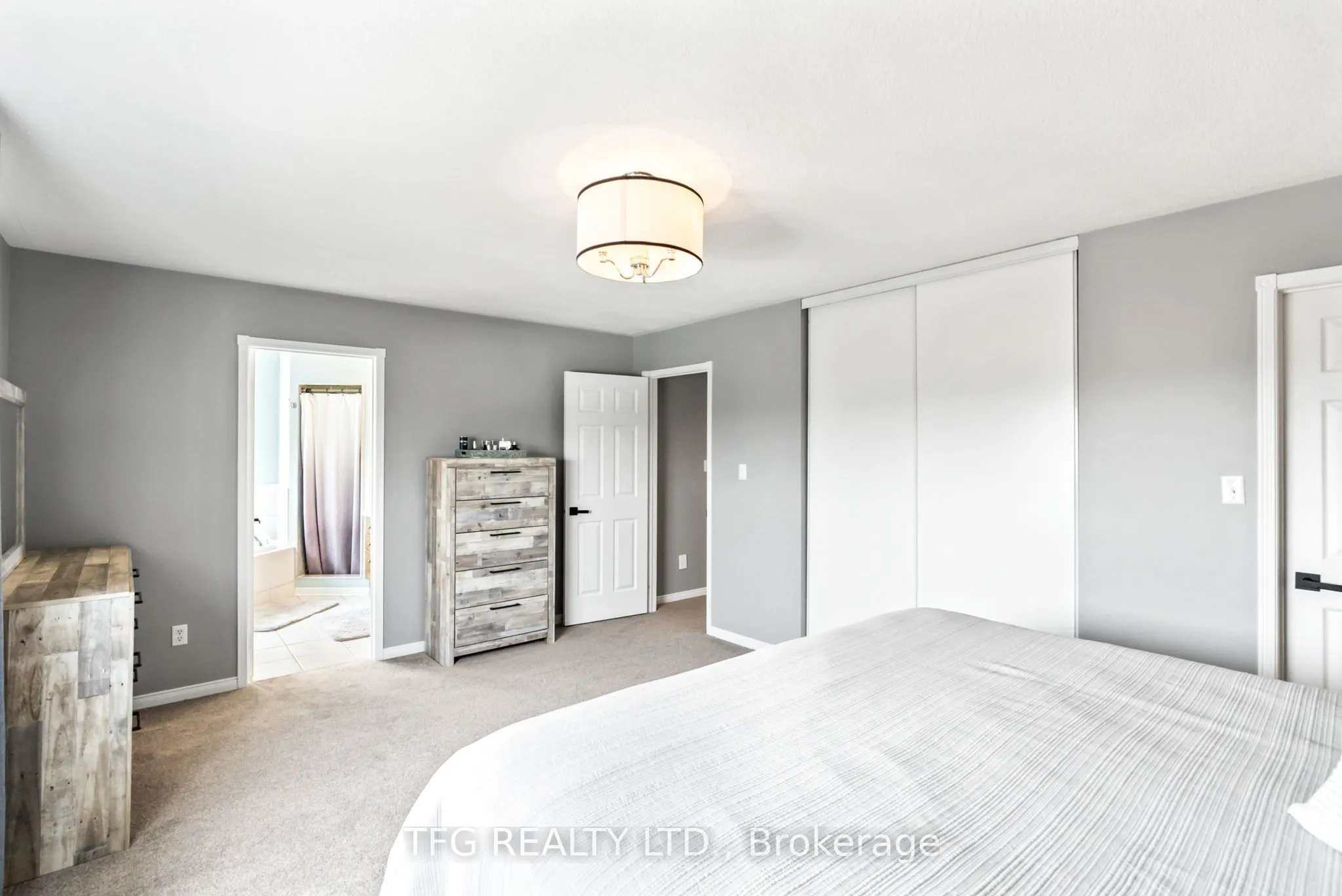 1187 Ashgrove Crescent