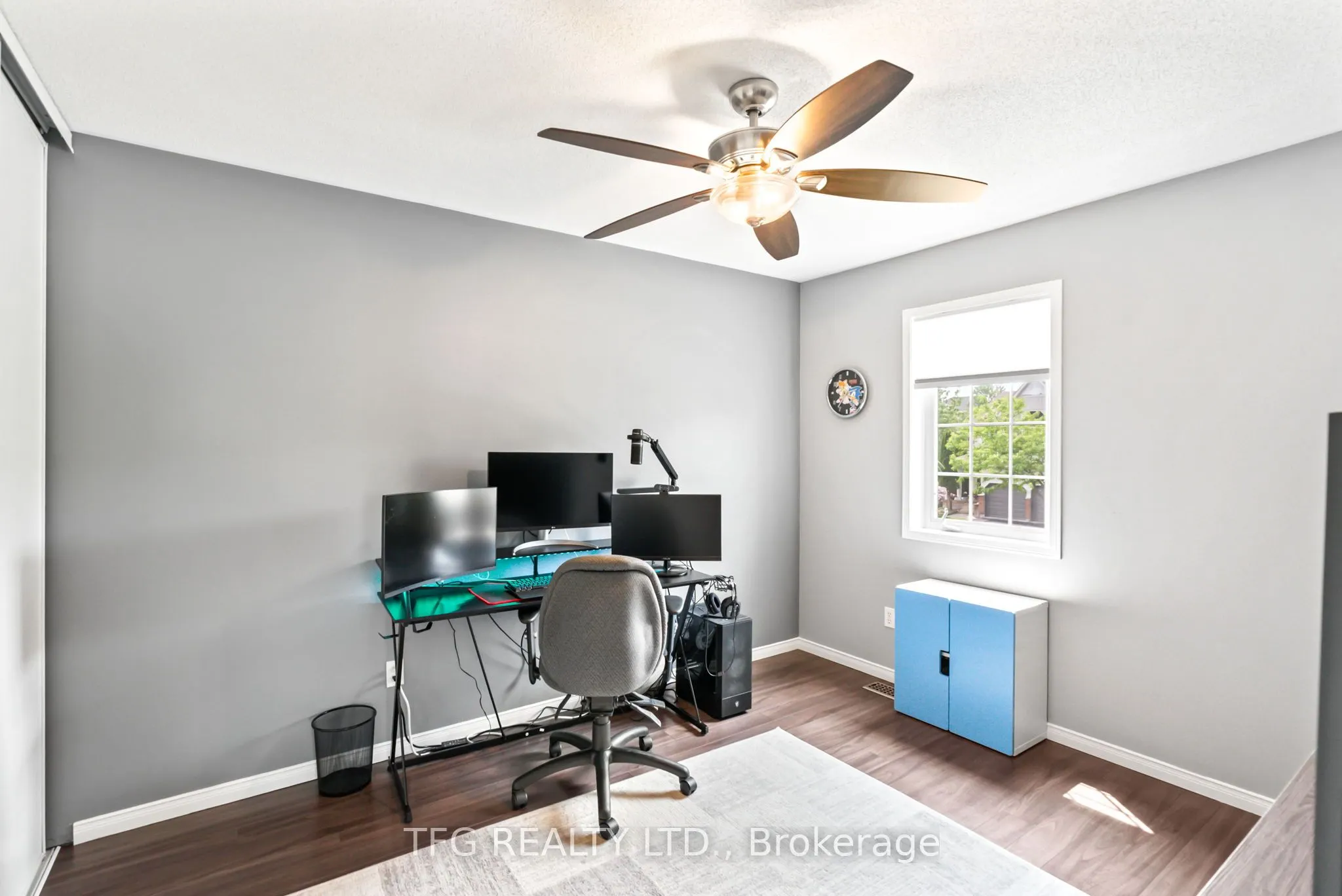 1187 Ashgrove Crescent