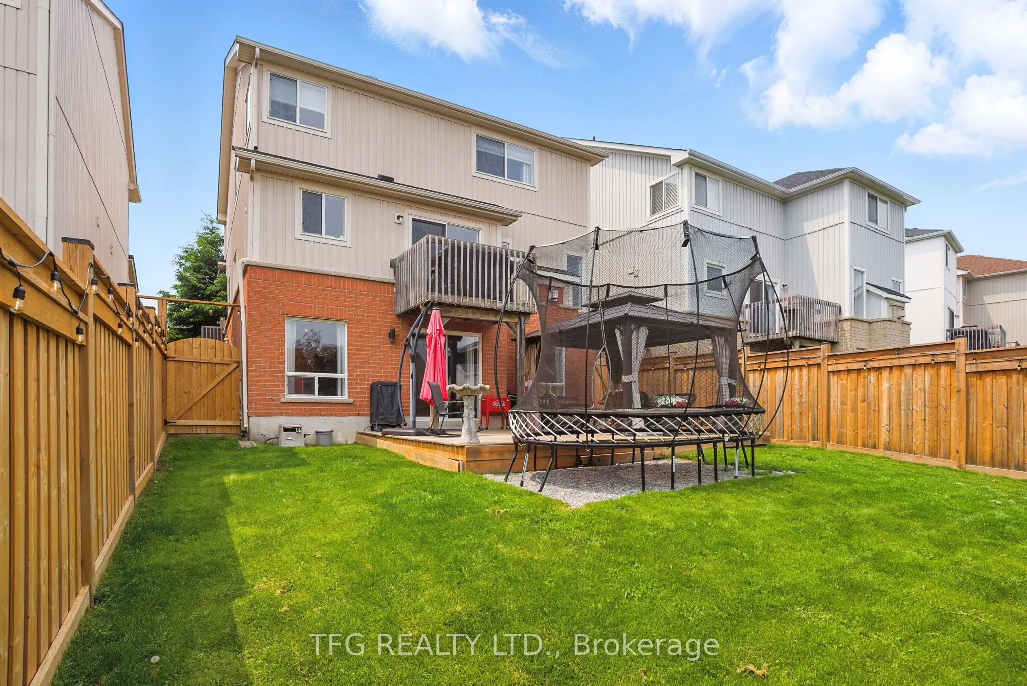 1187 Ashgrove Crescent