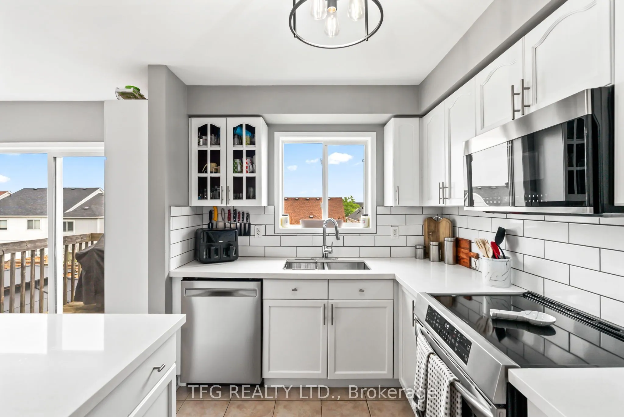 1187 Ashgrove Crescent