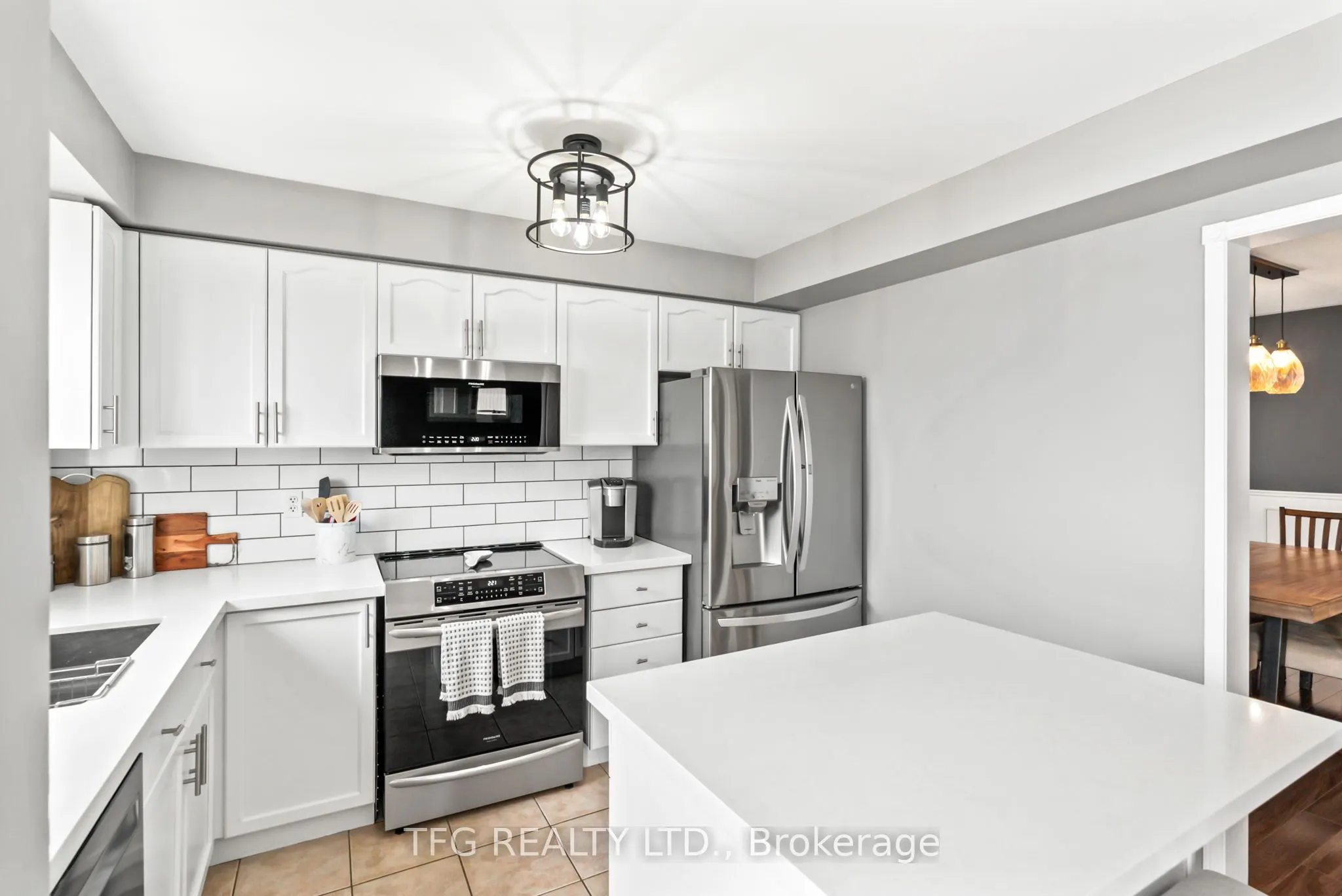 1187 Ashgrove Crescent