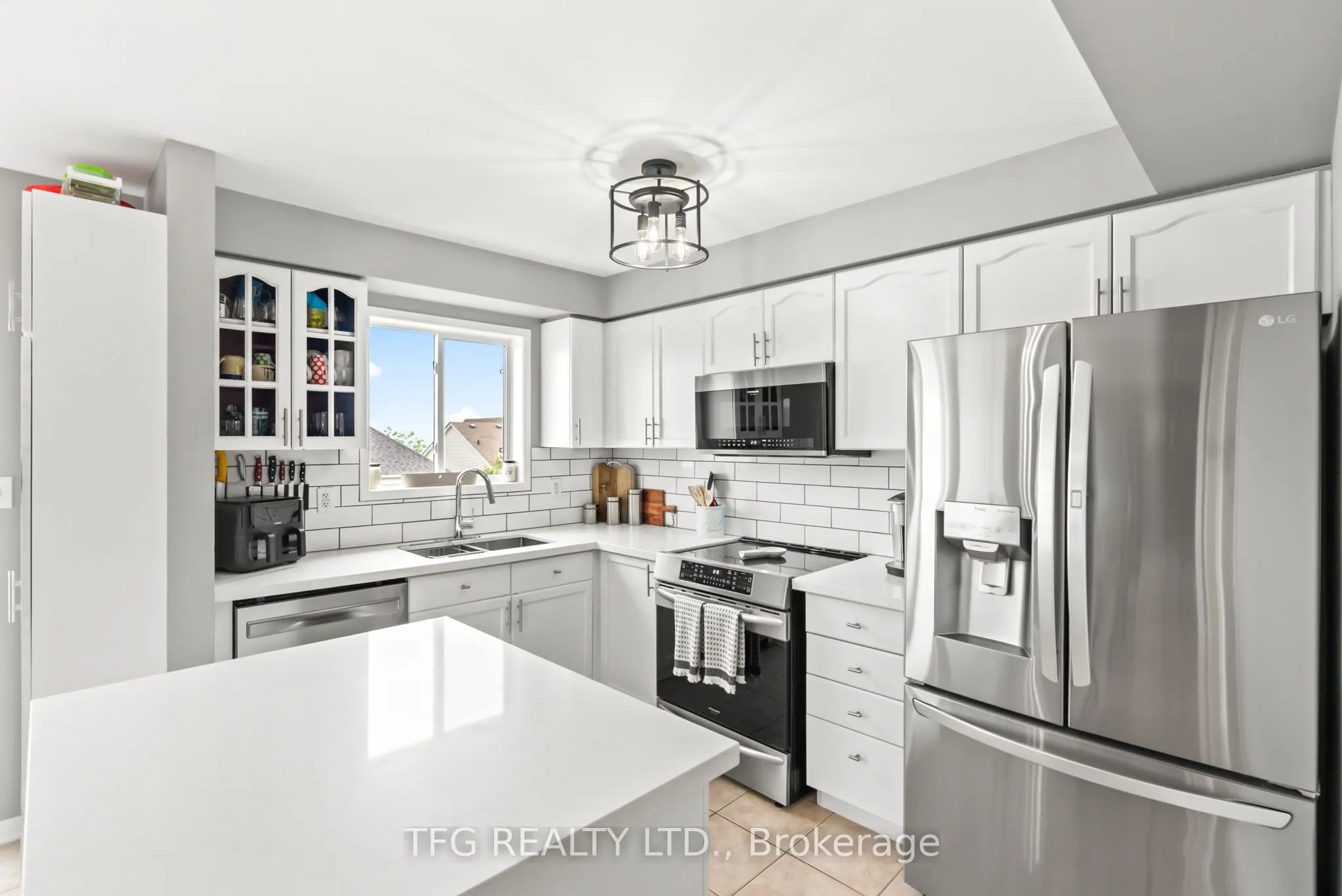 1187 Ashgrove Crescent