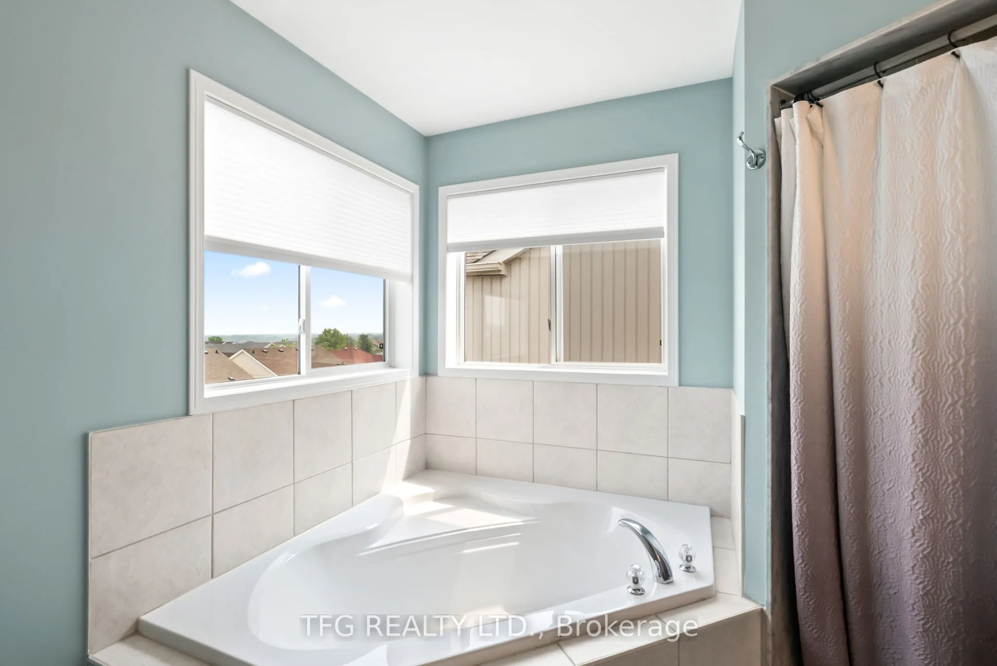 1187 Ashgrove Crescent