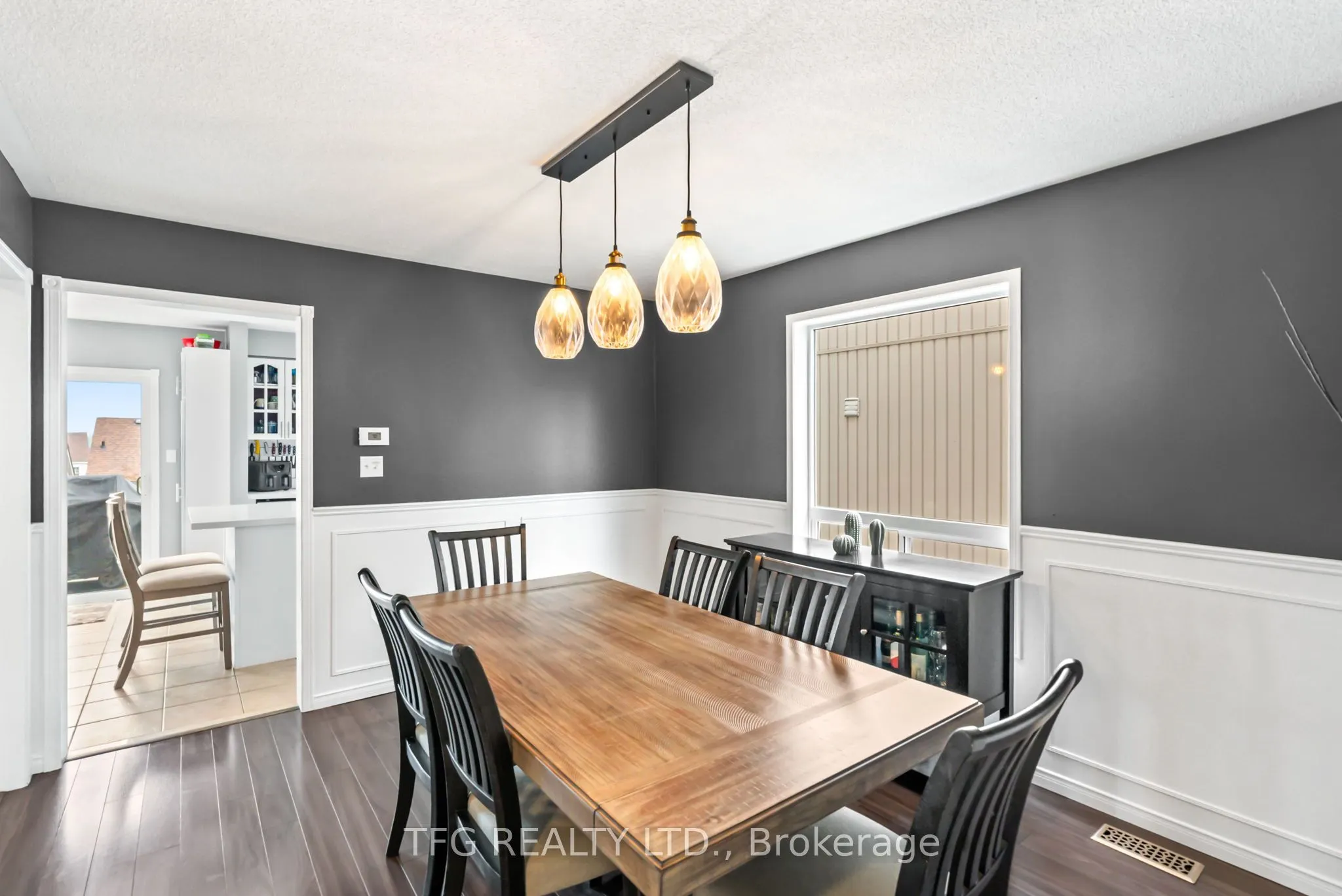 1187 Ashgrove Crescent