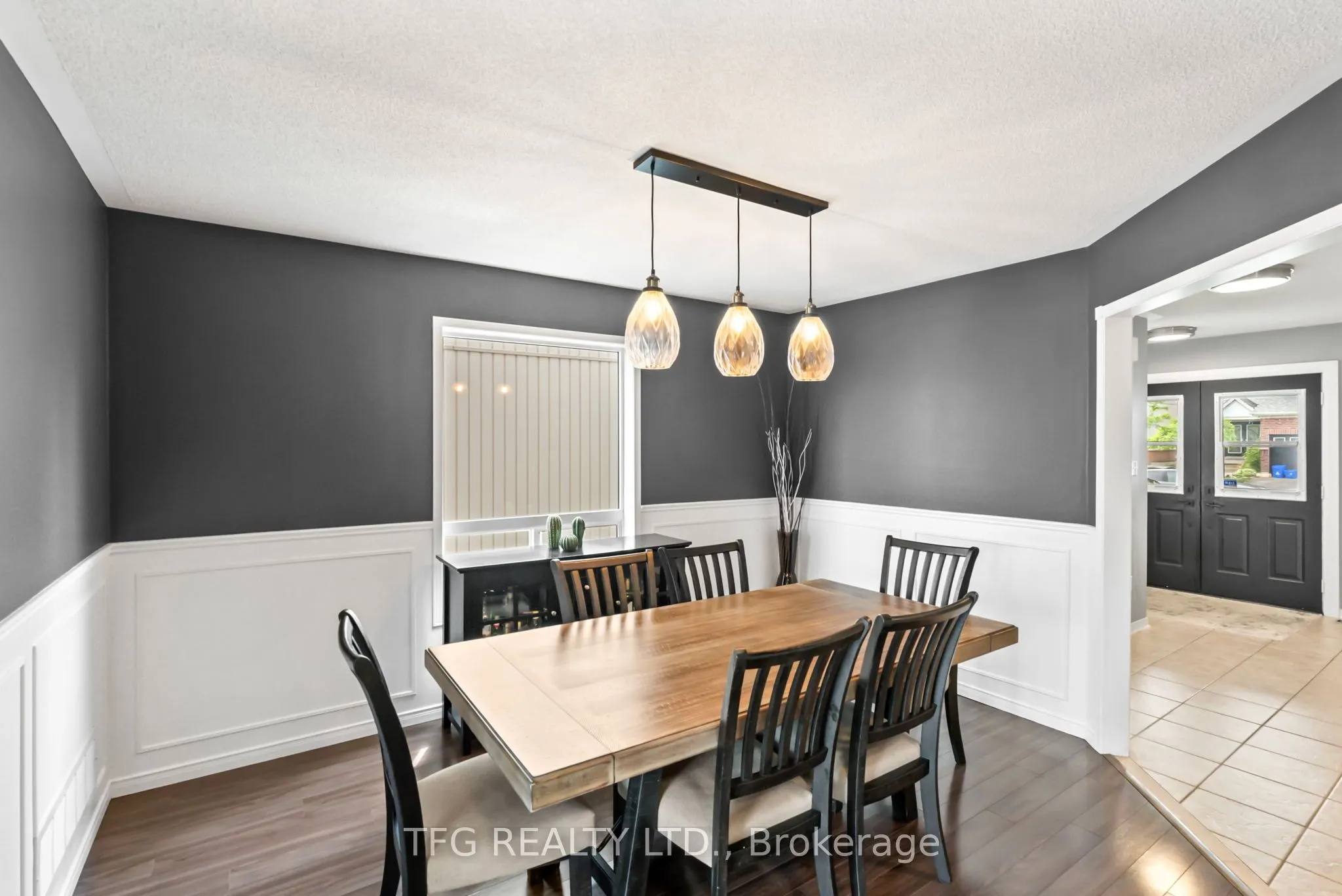 1187 Ashgrove Crescent
