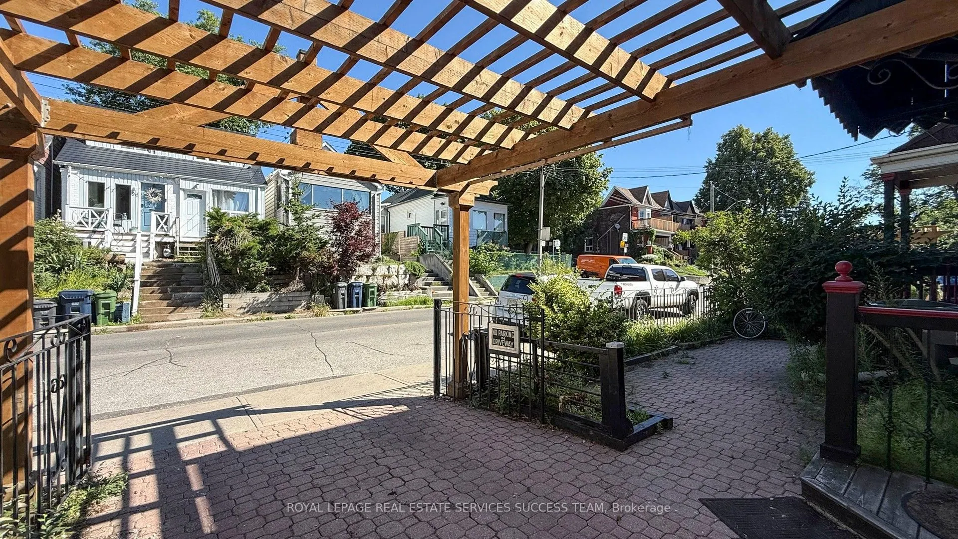 404 Woodfield Road