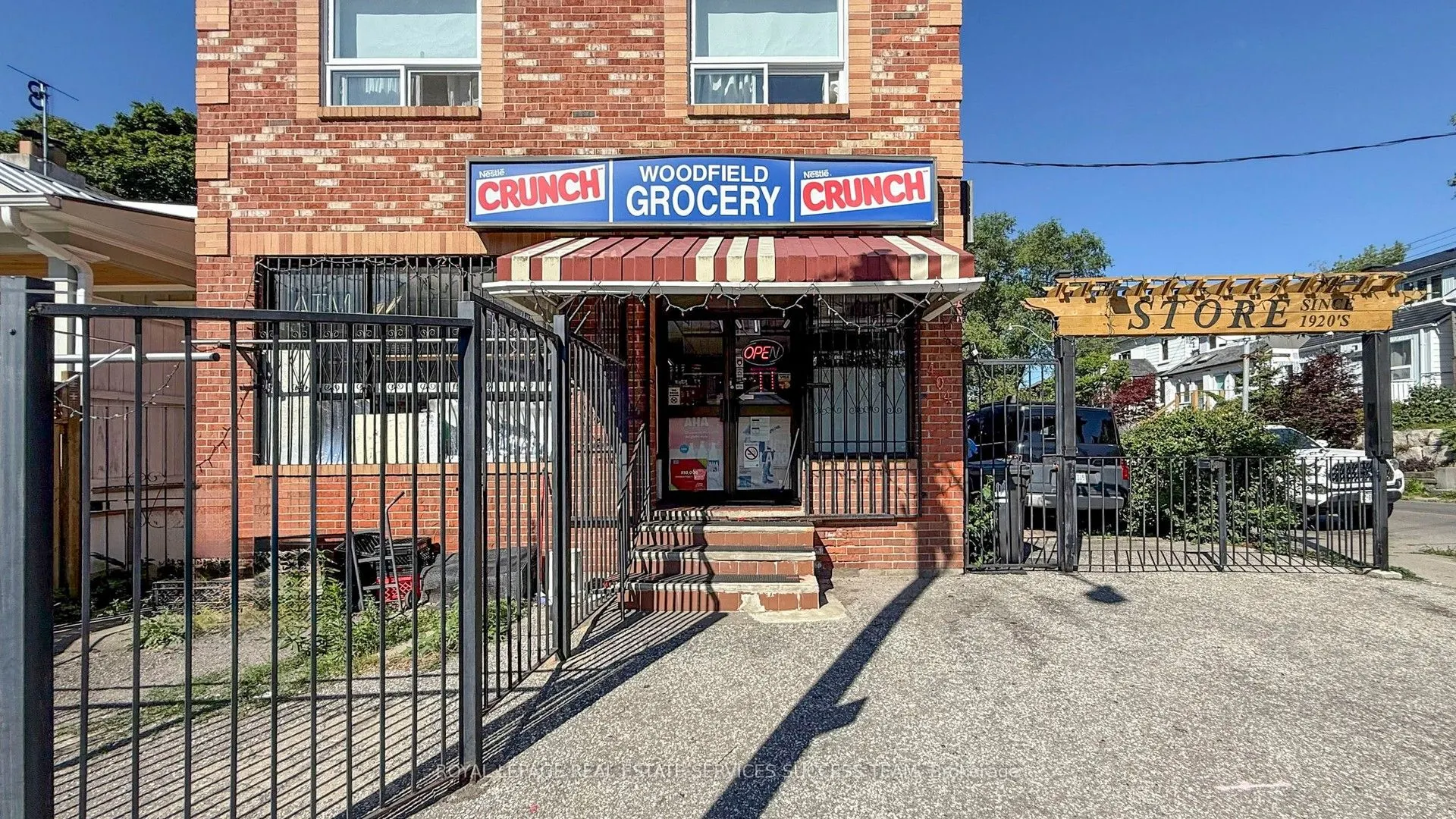 404 Woodfield Road