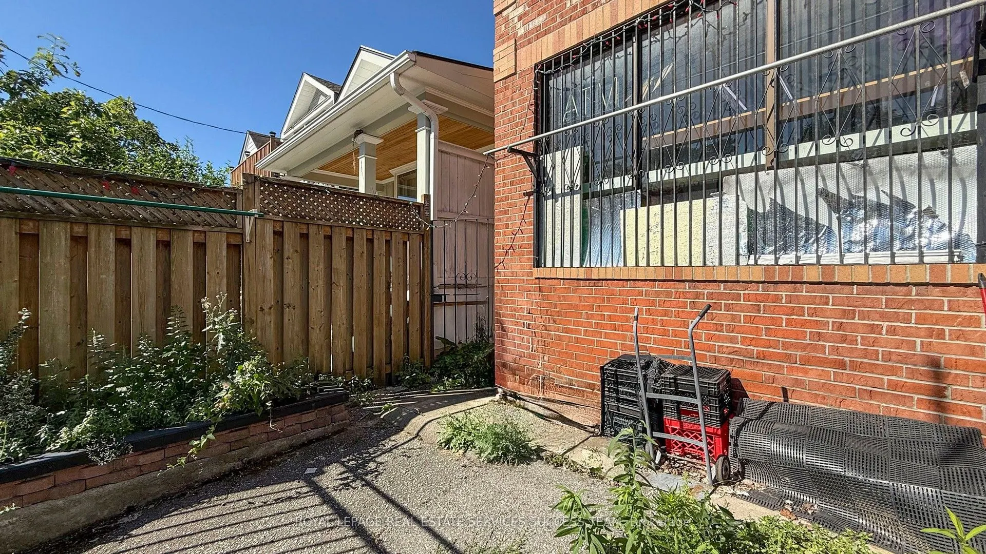 404 Woodfield Road