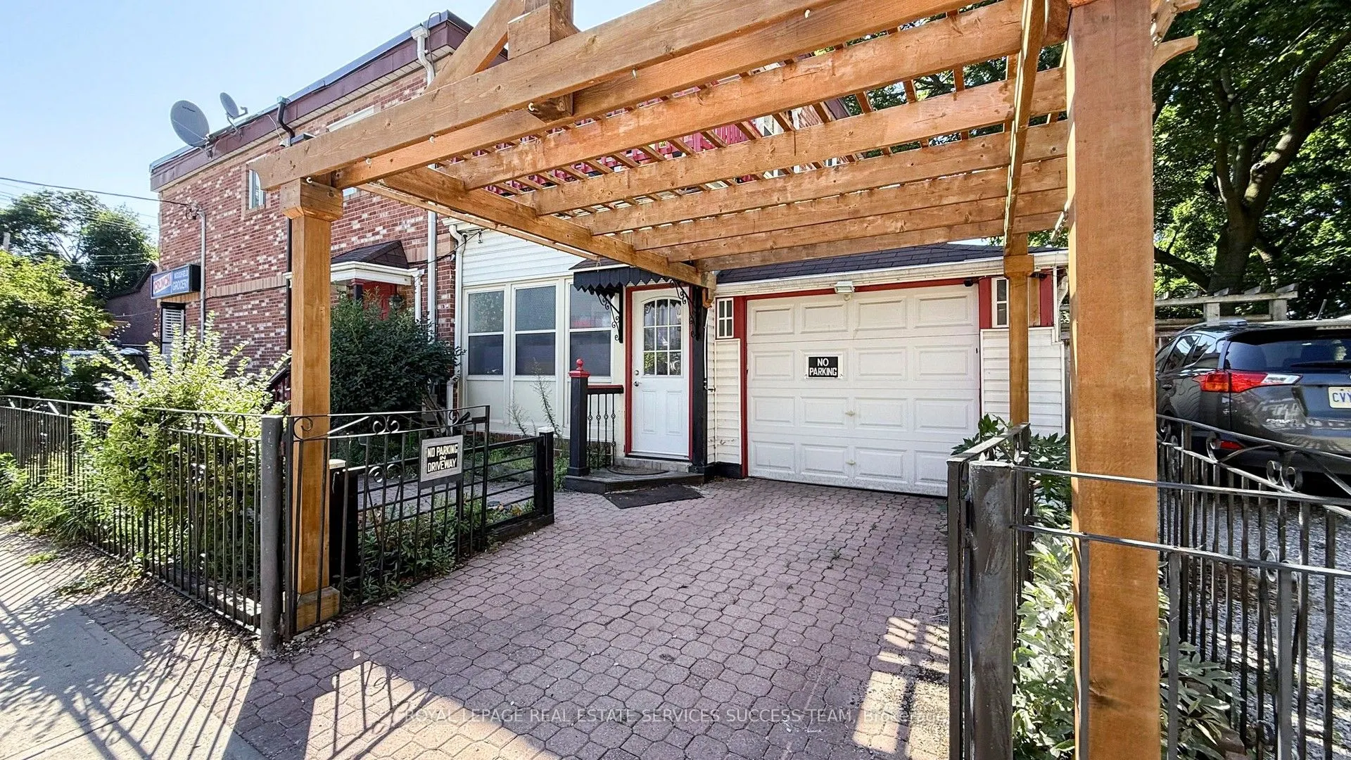 404 Woodfield Road