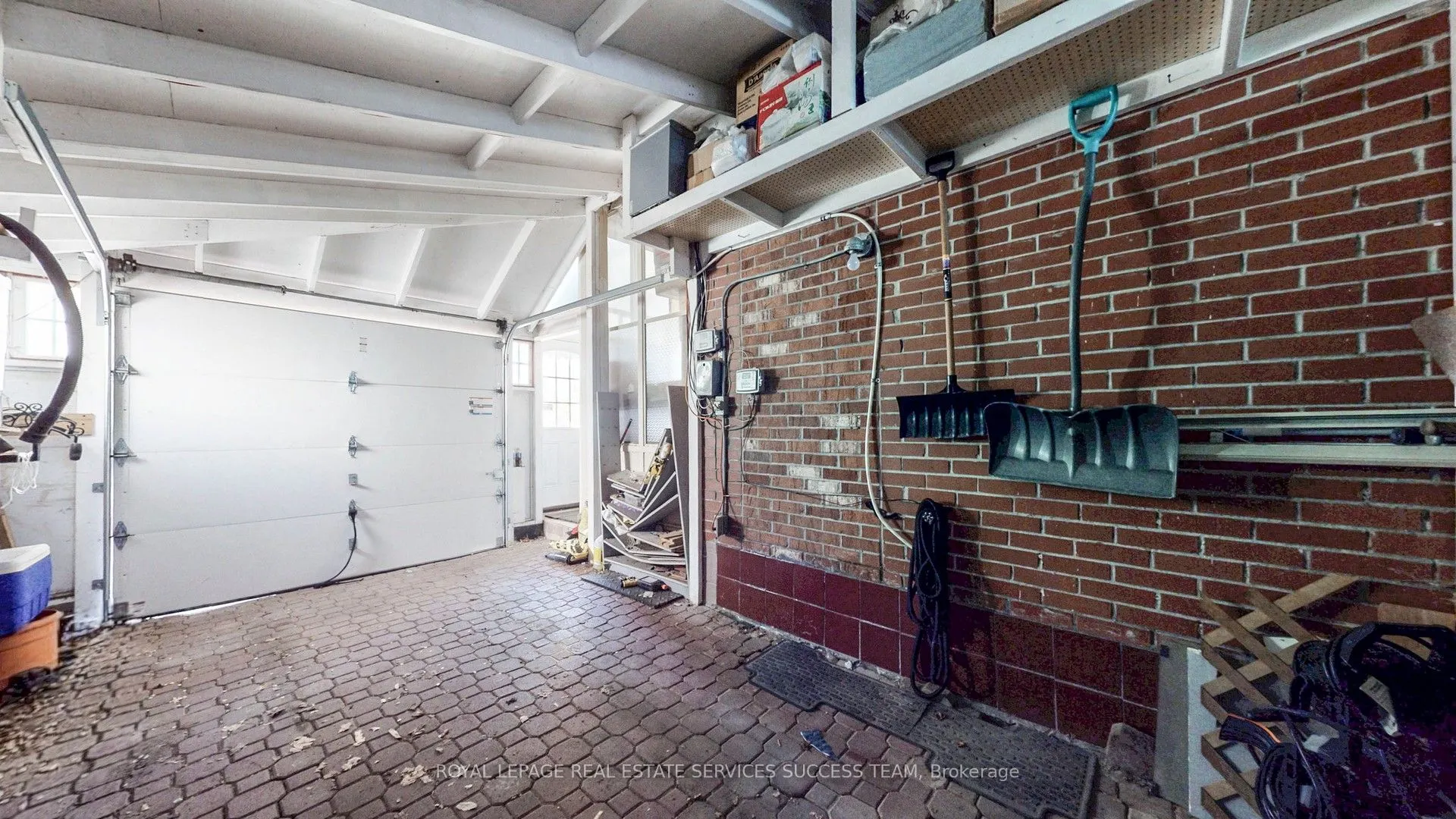 404 Woodfield Road