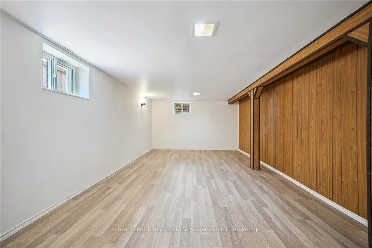 10 Mendip Crescent