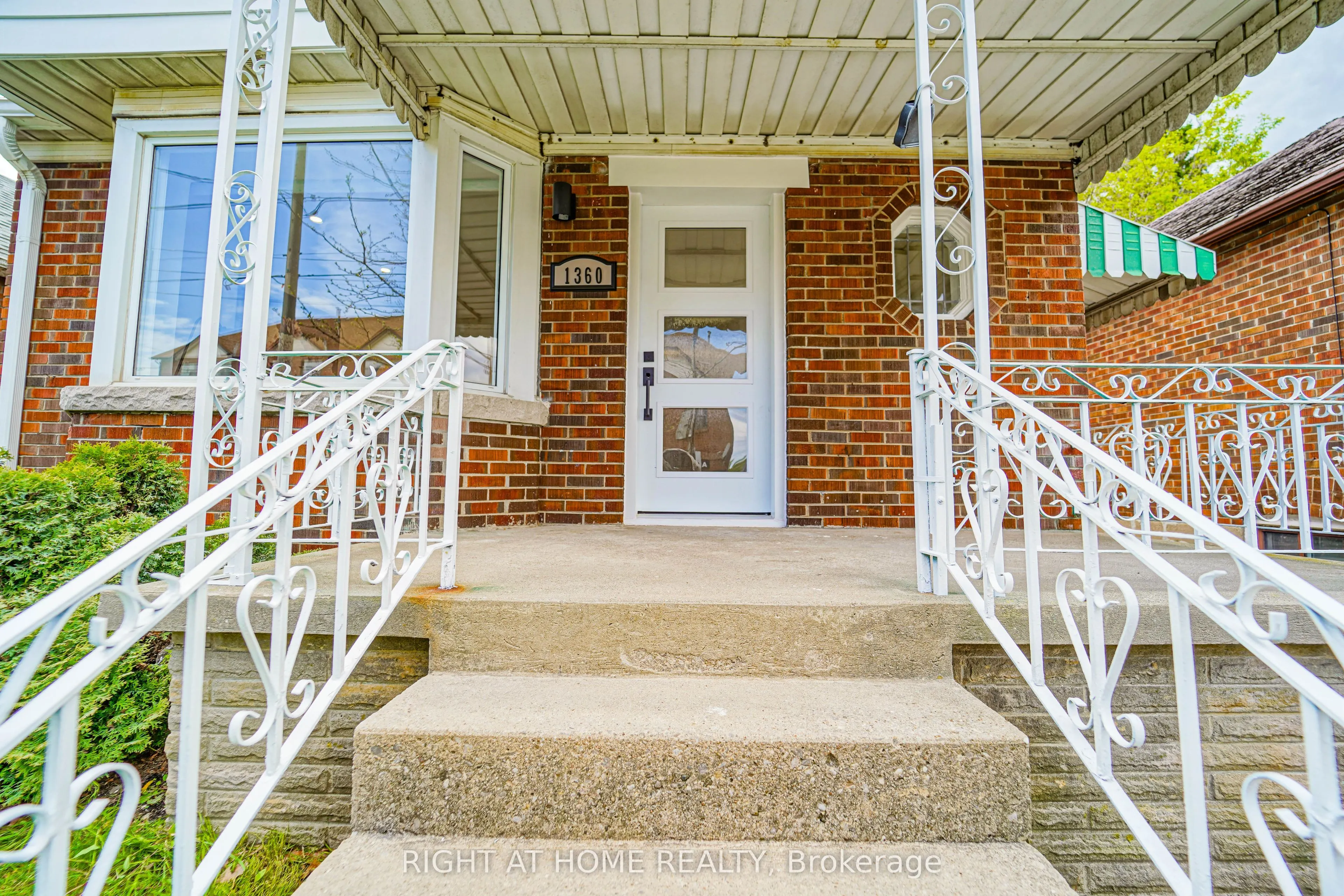 1360 Woodbine Avenue