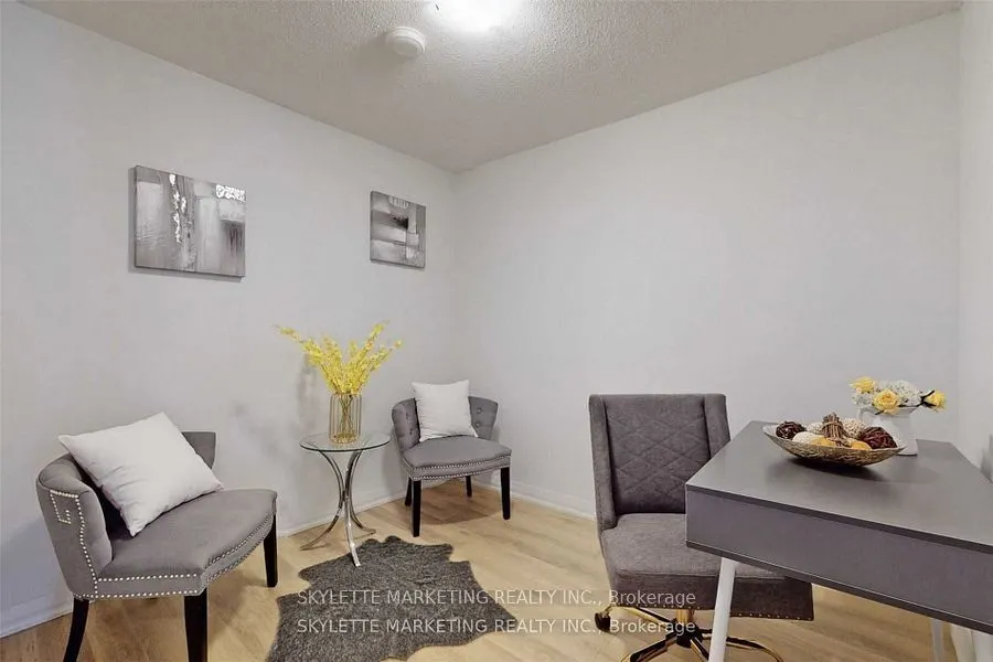 30 Meadowglen Place, #609