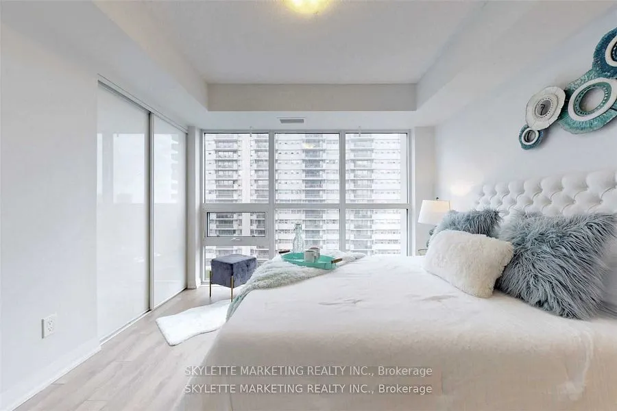 30 Meadowglen Place, #609