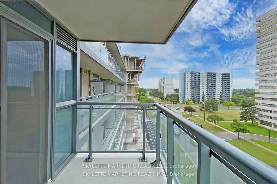 30 Meadowglen Place, #609