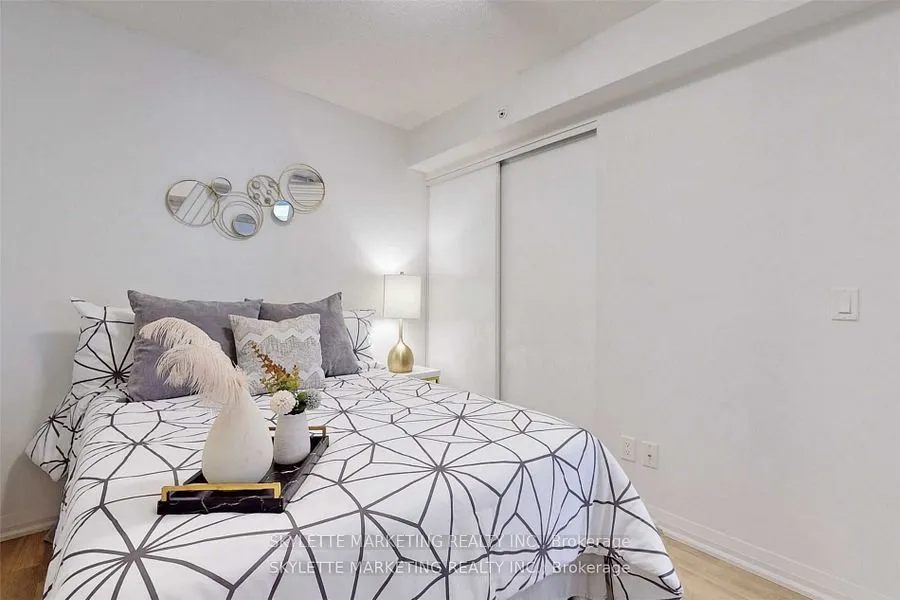 30 Meadowglen Place, #609