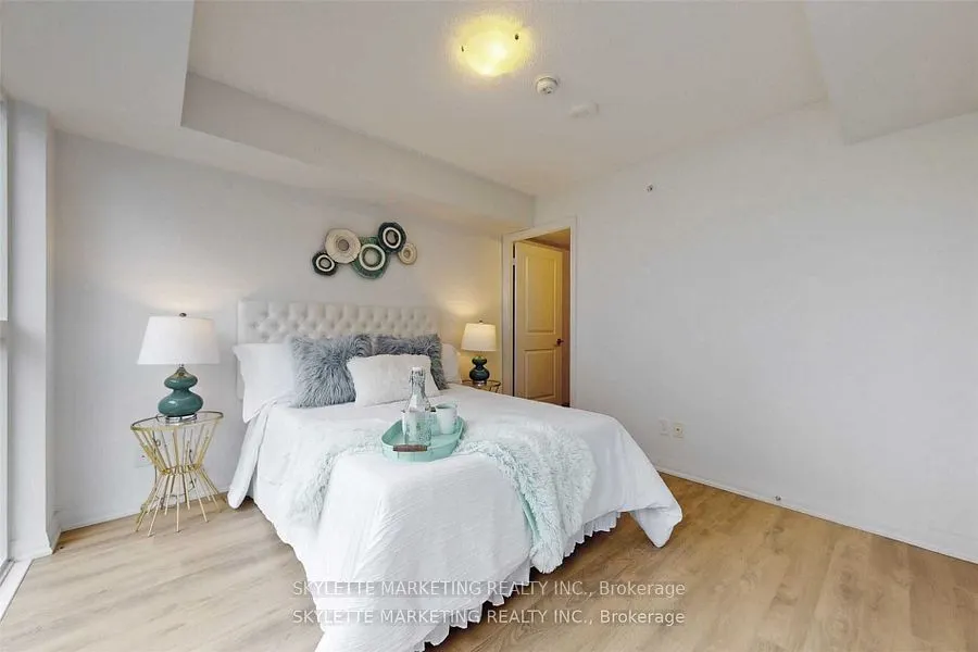 30 Meadowglen Place, #609