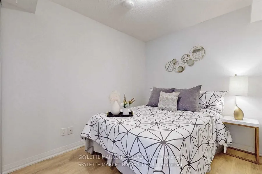 30 Meadowglen Place, #609