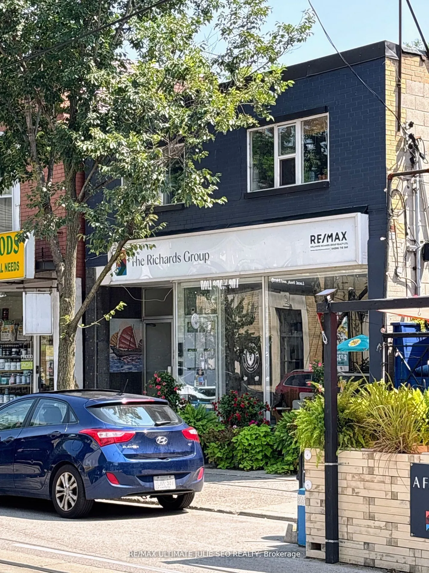 1945 Queen Street E
