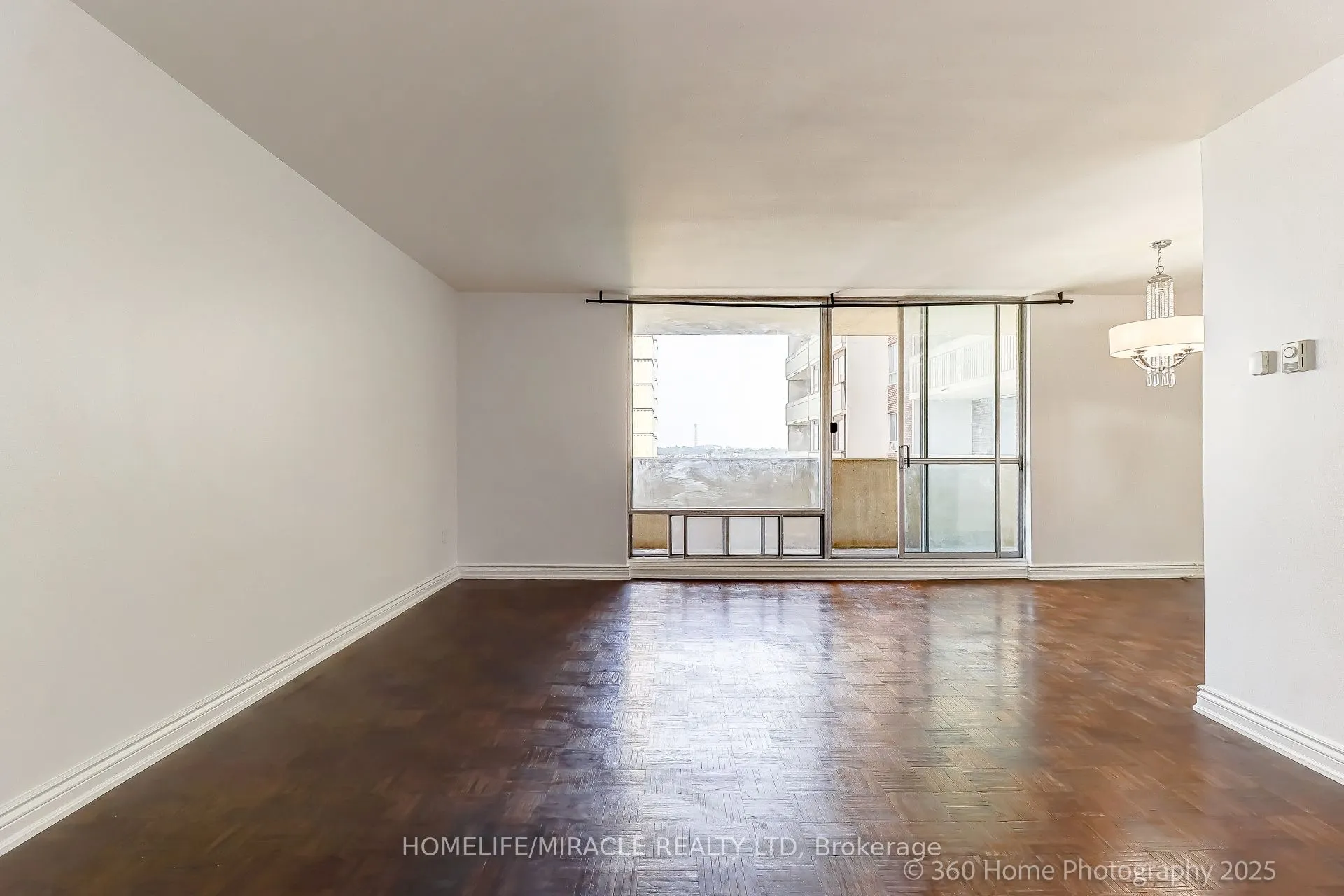 5 Massey Square, #1819