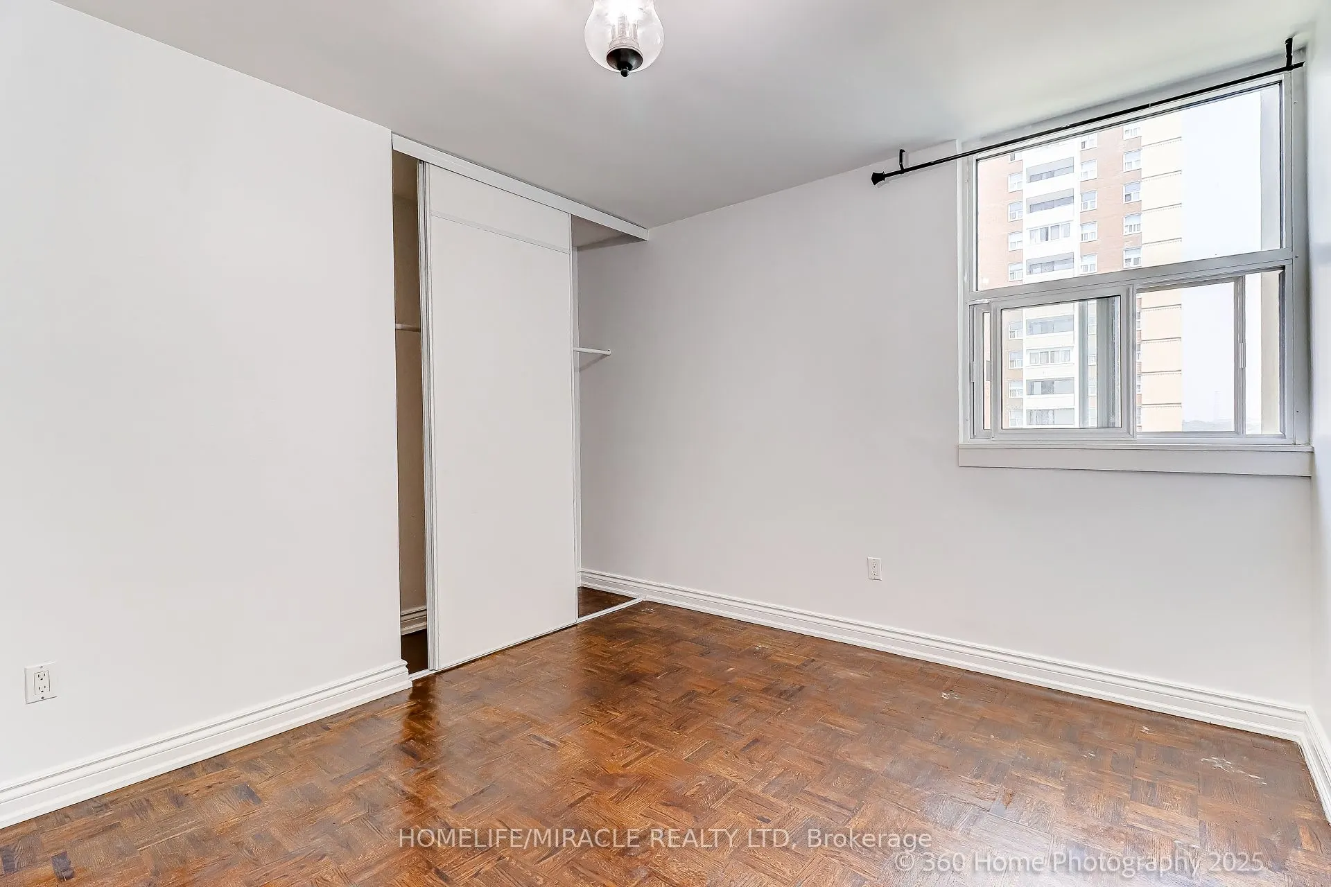 5 Massey Square, #1819