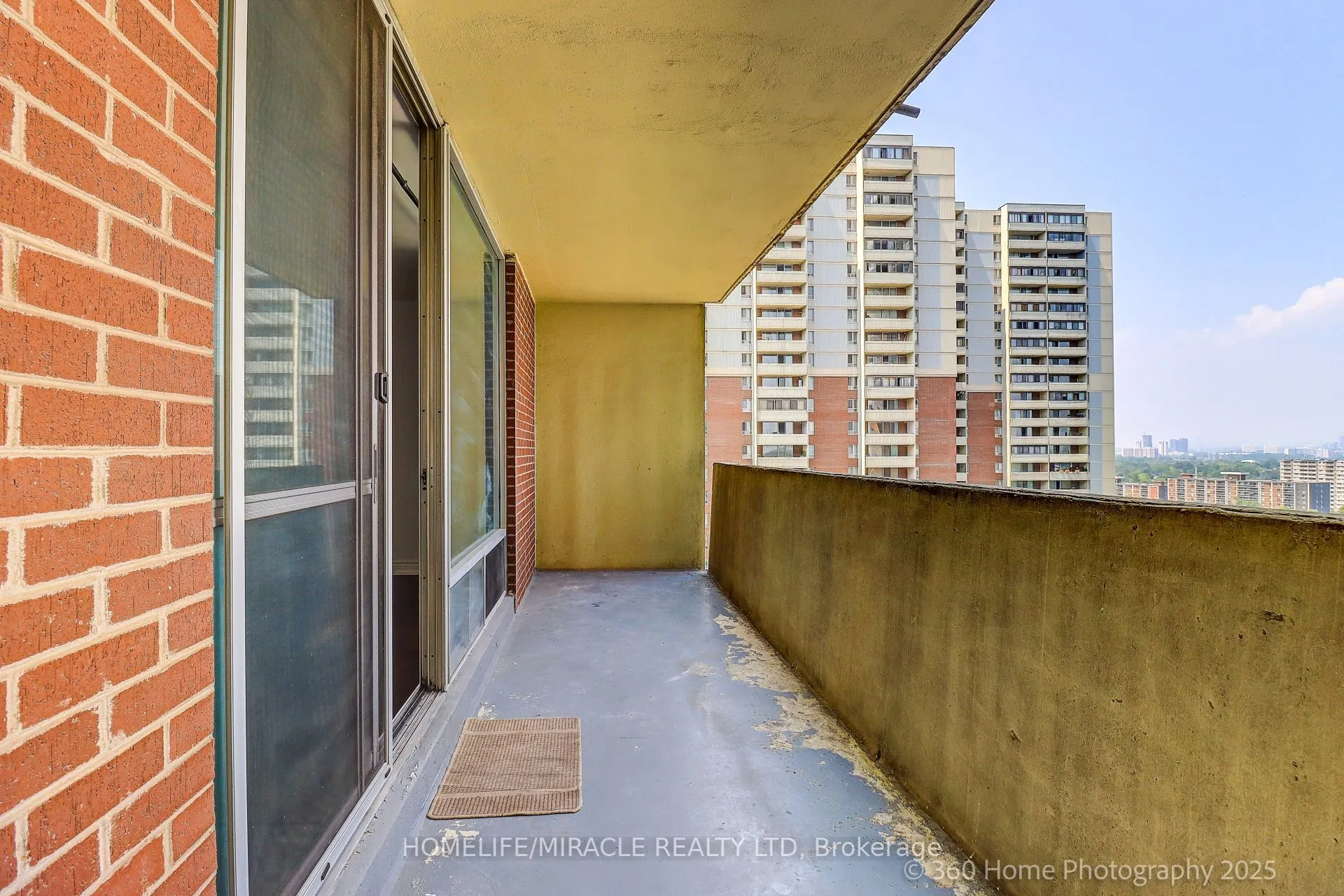 5 Massey Square, #1819
