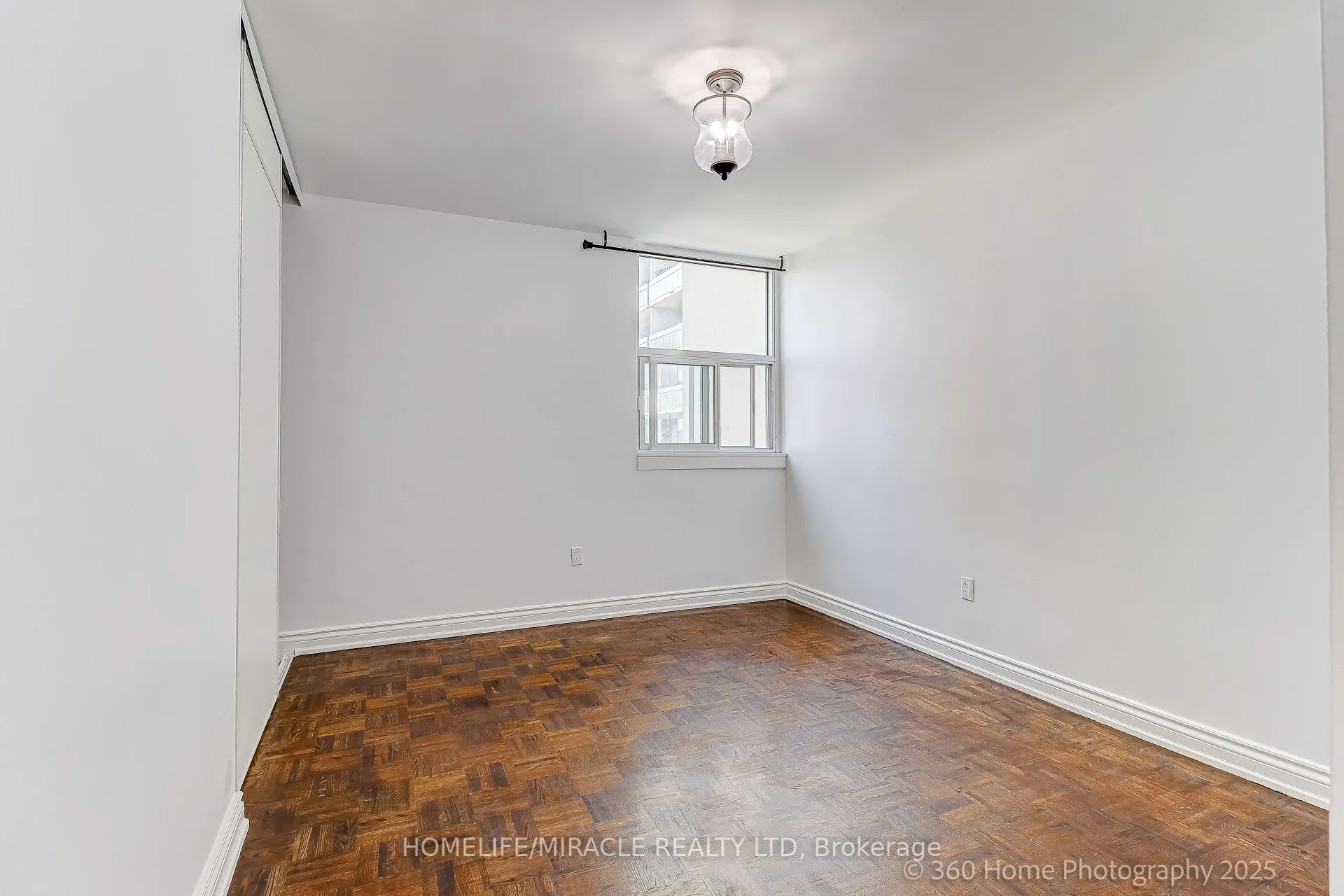 5 Massey Square, #1819