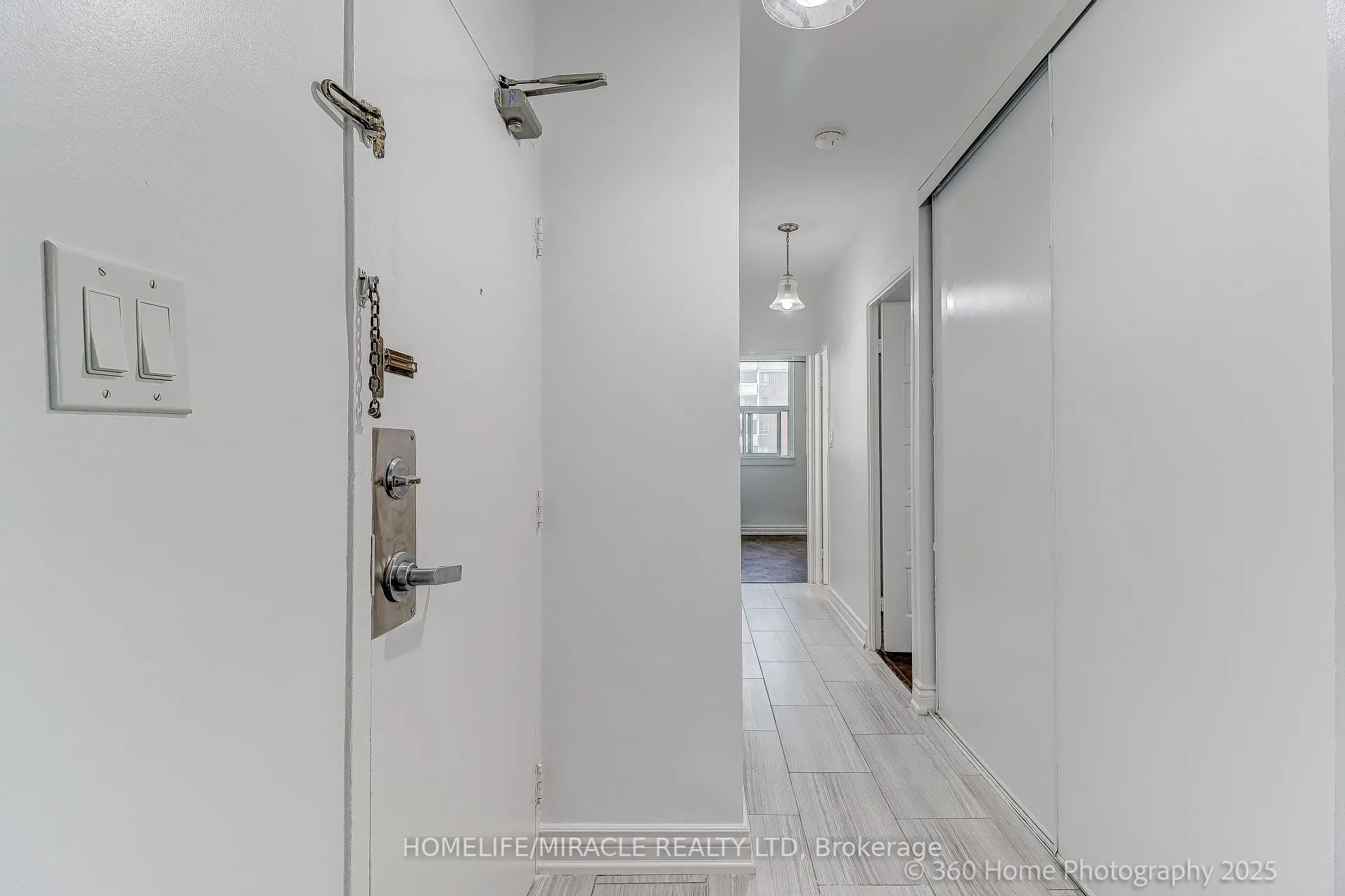 5 Massey Square, #1819