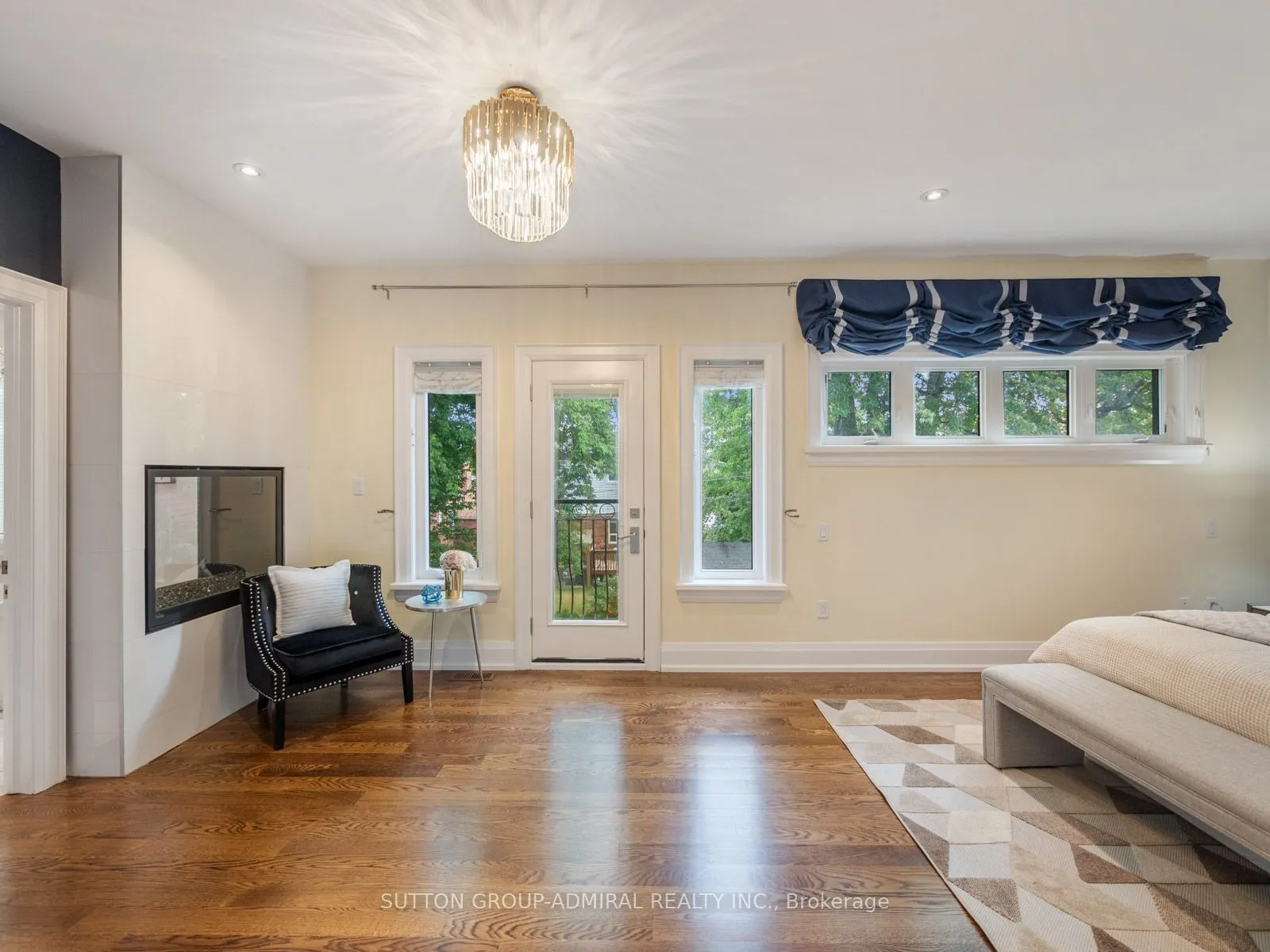 1 Dustan Crescent