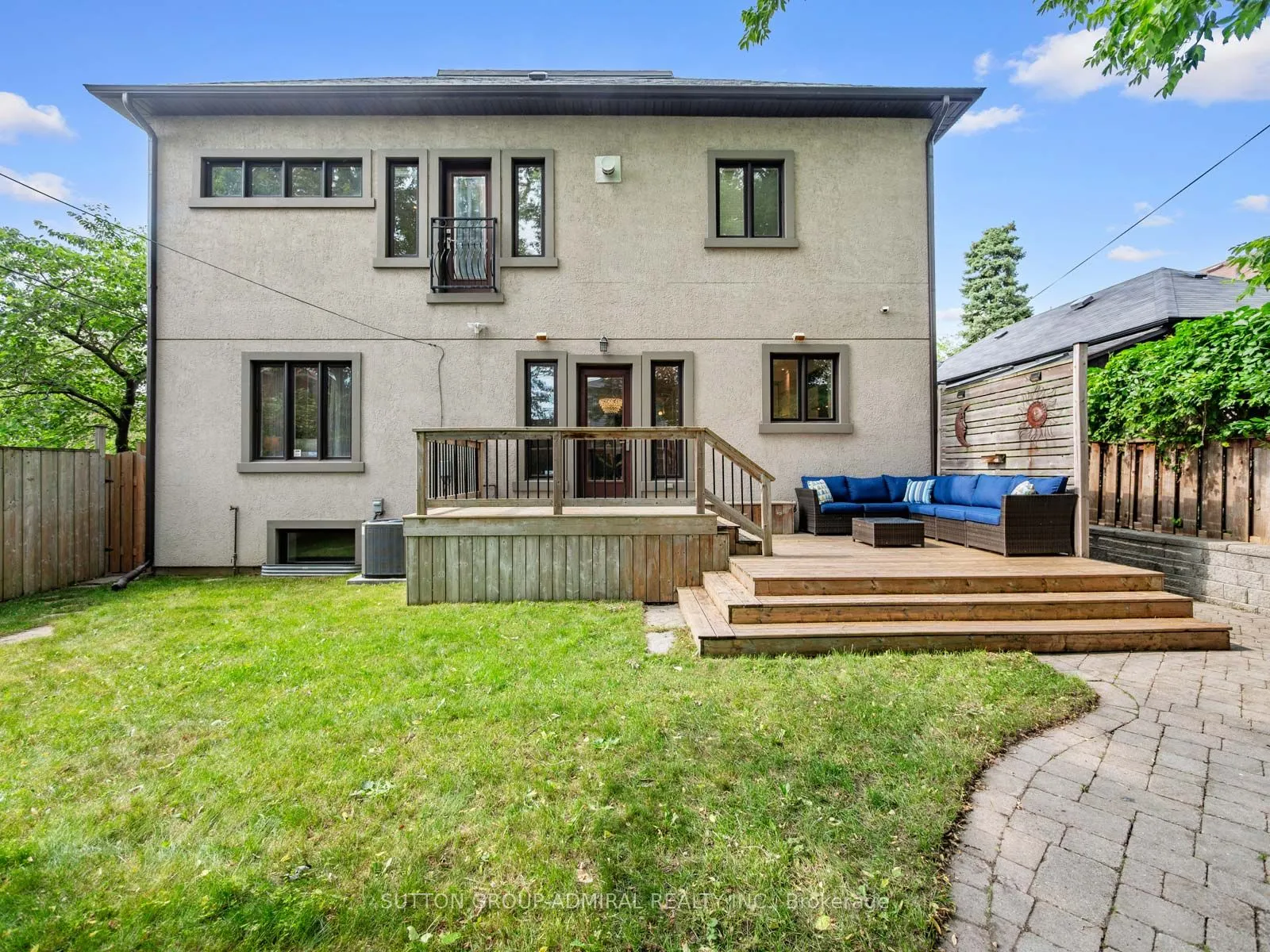 1 Dustan Crescent