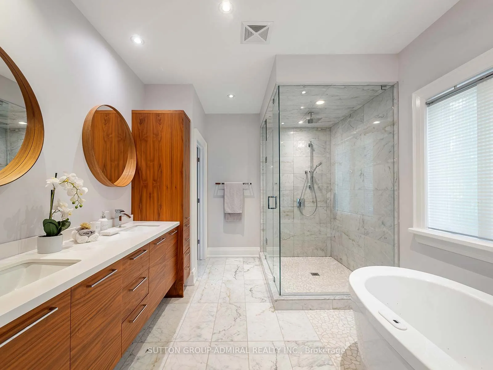 1 Dustan Crescent