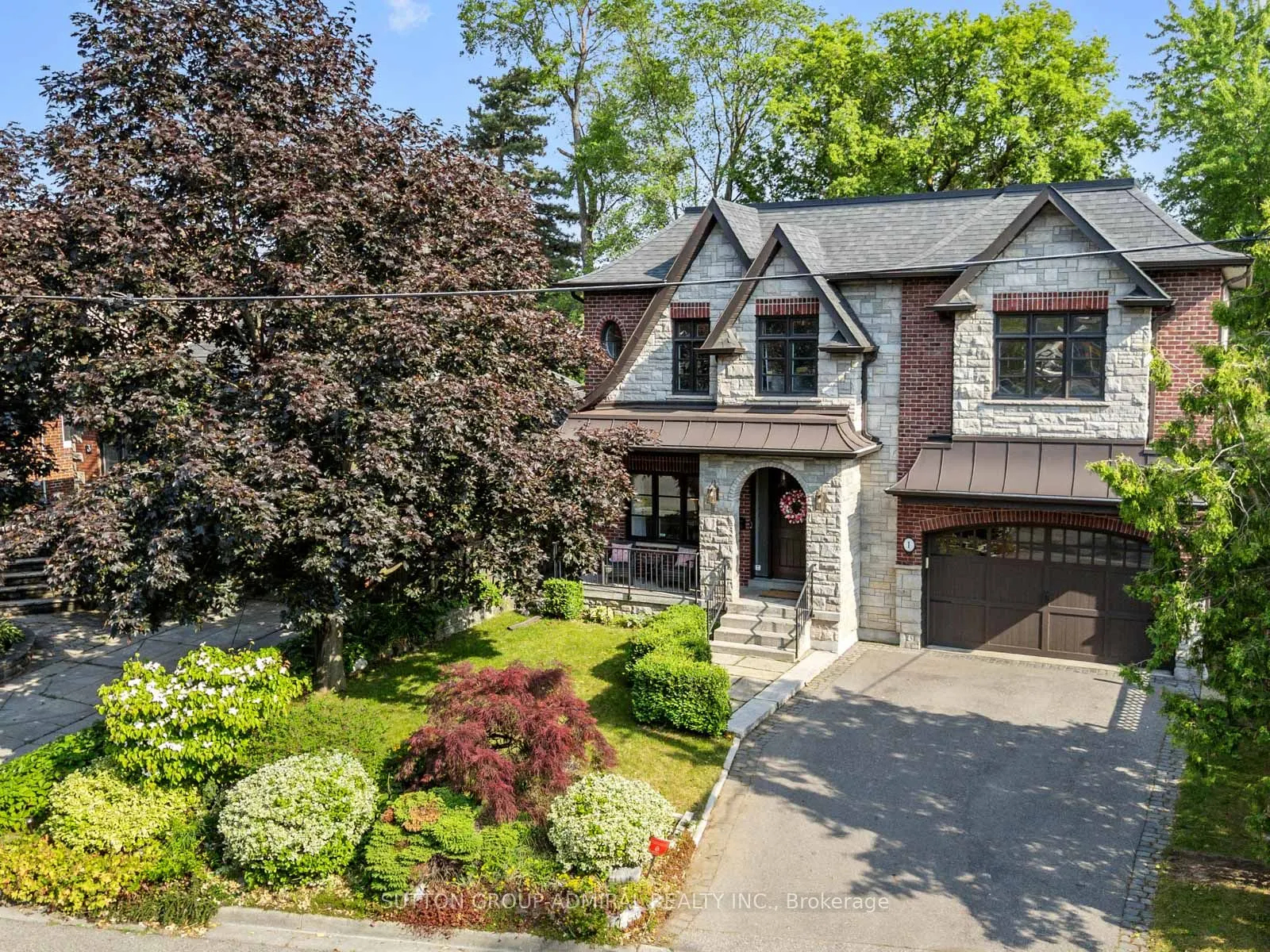 1 Dustan Crescent