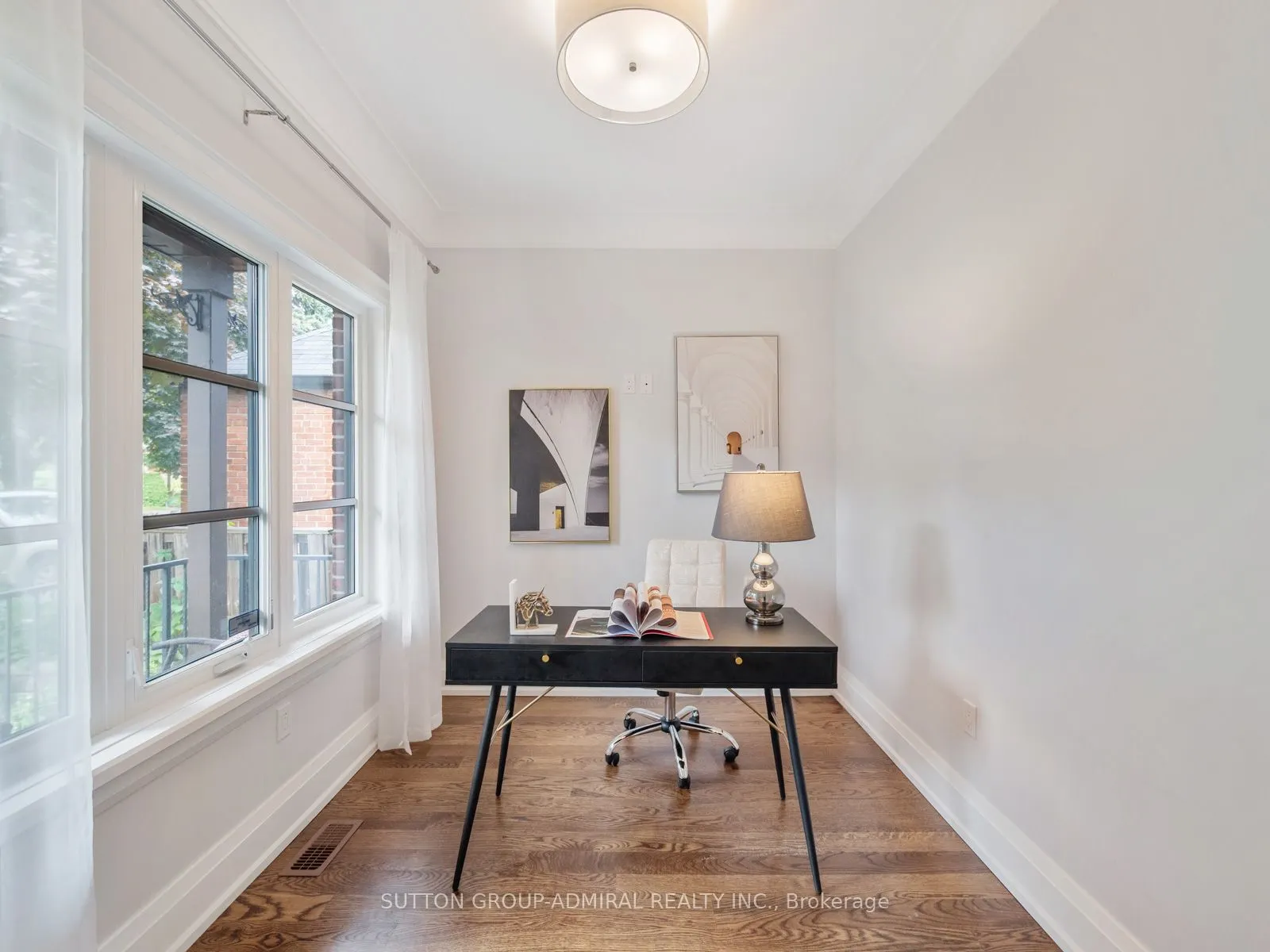 1 Dustan Crescent