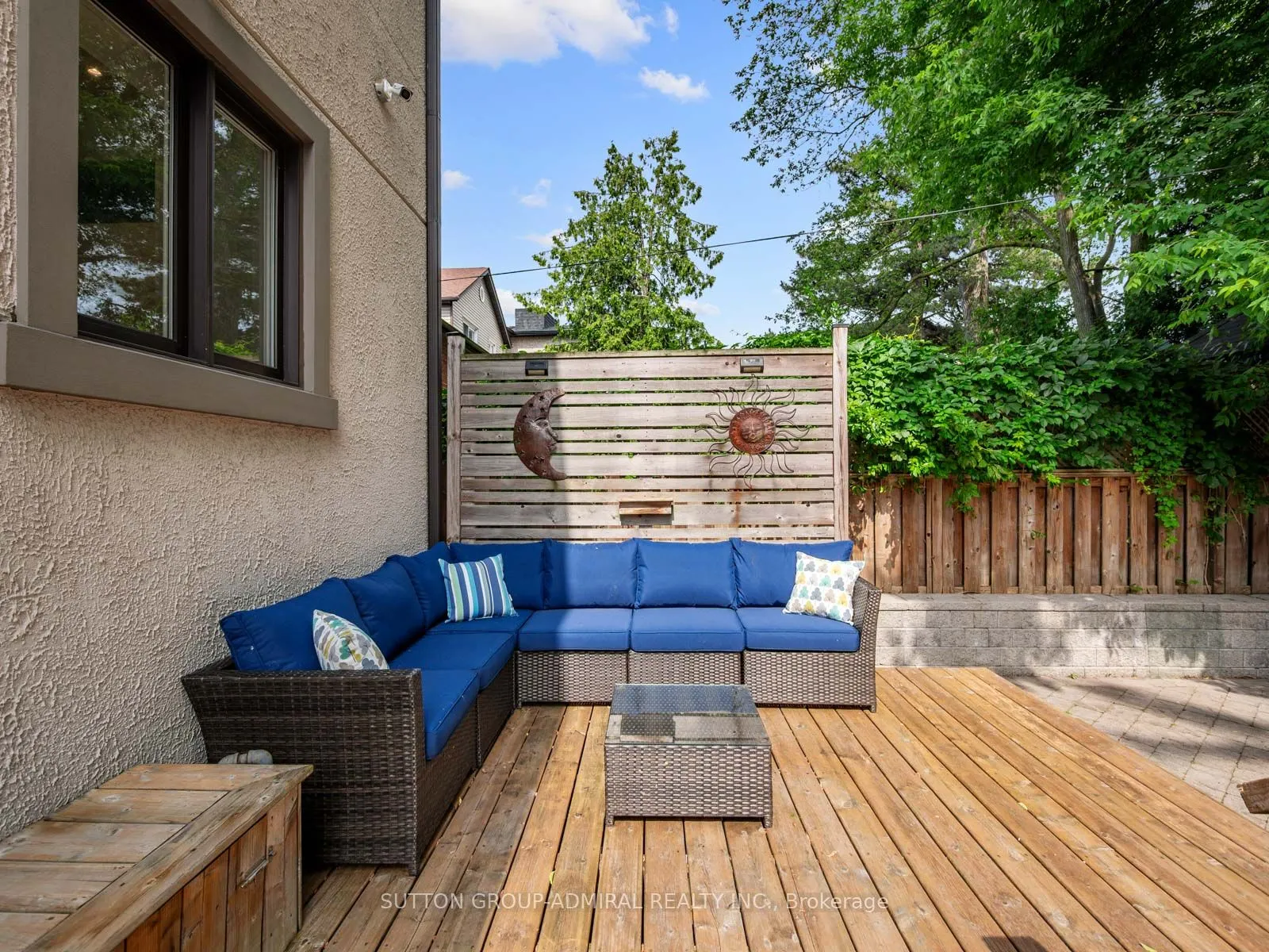 1 Dustan Crescent