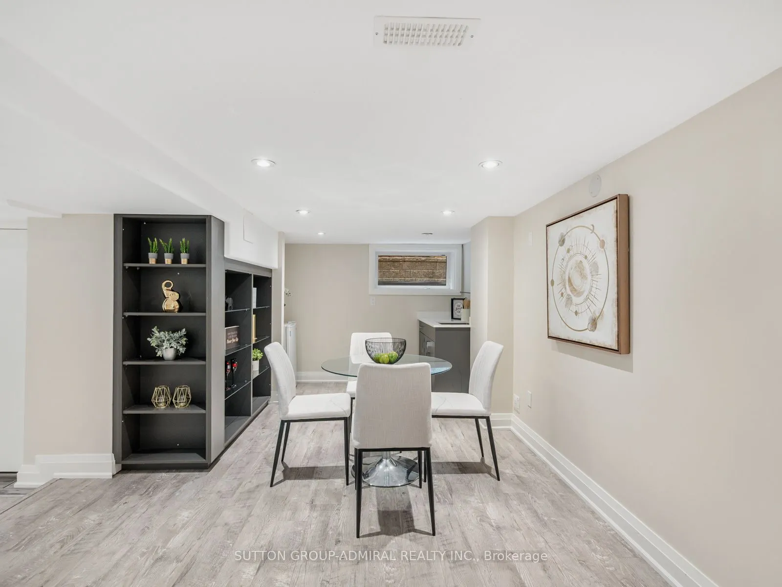 1 Dustan Crescent