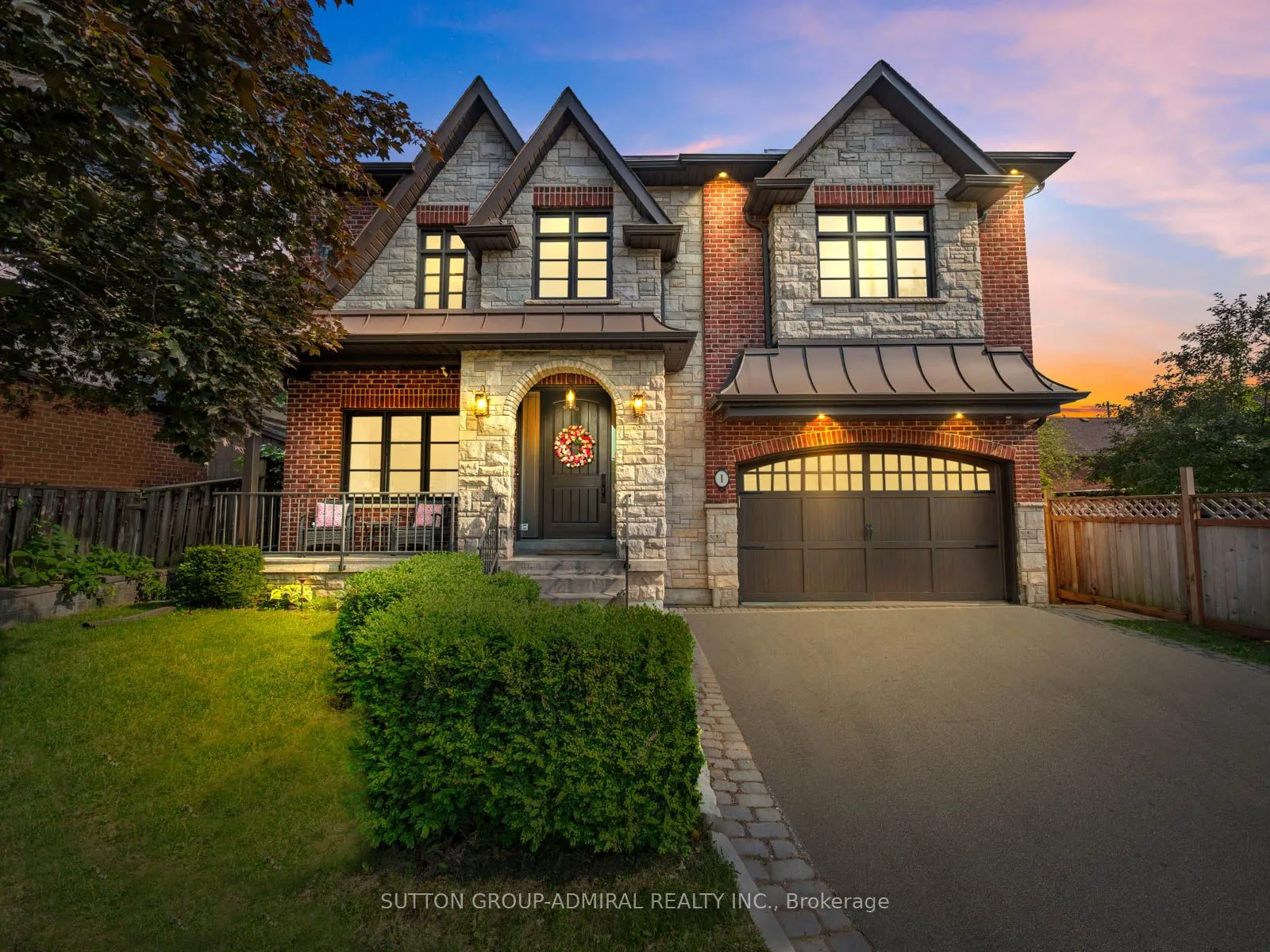 1 Dustan Crescent