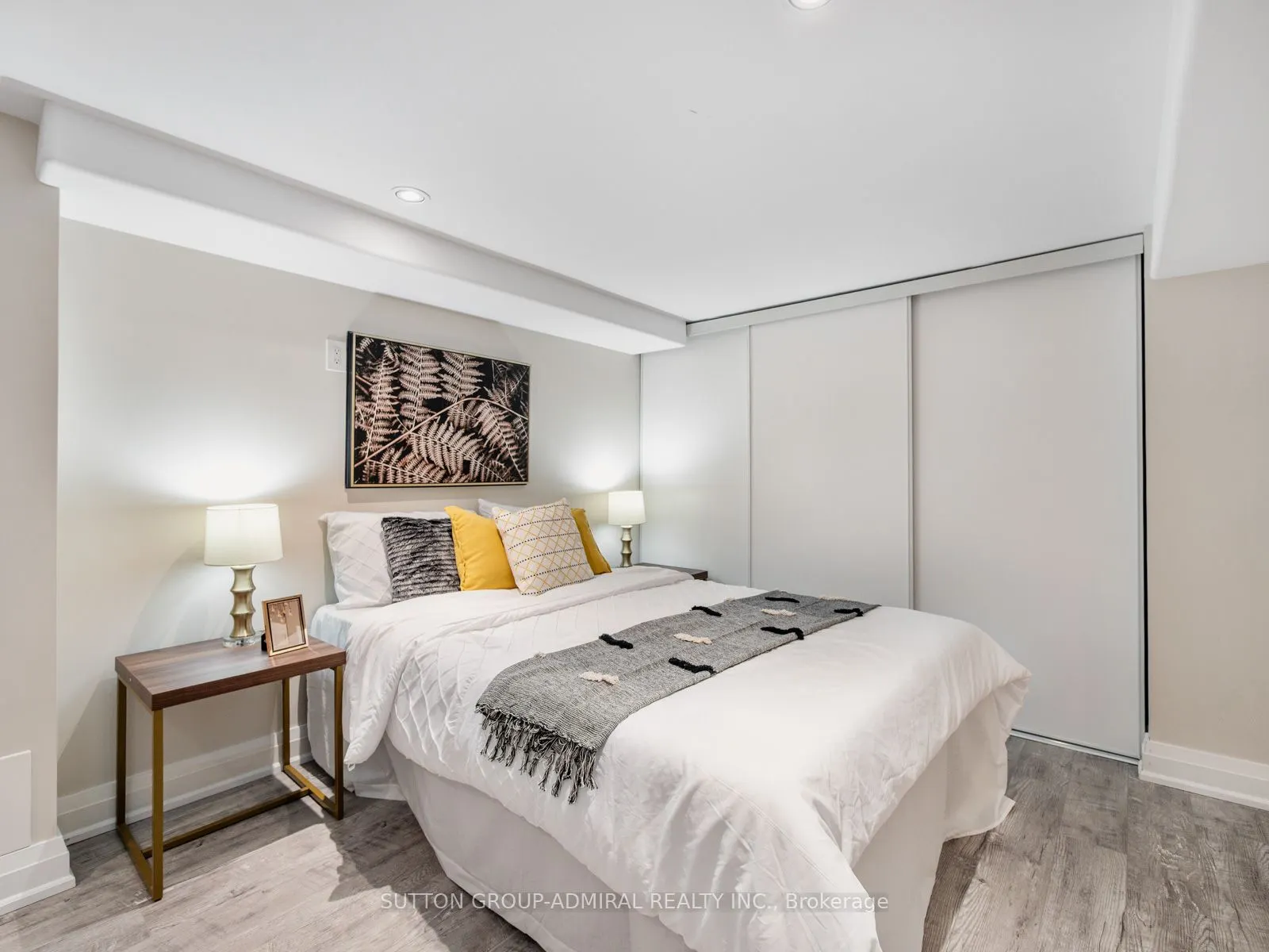 1 Dustan Crescent