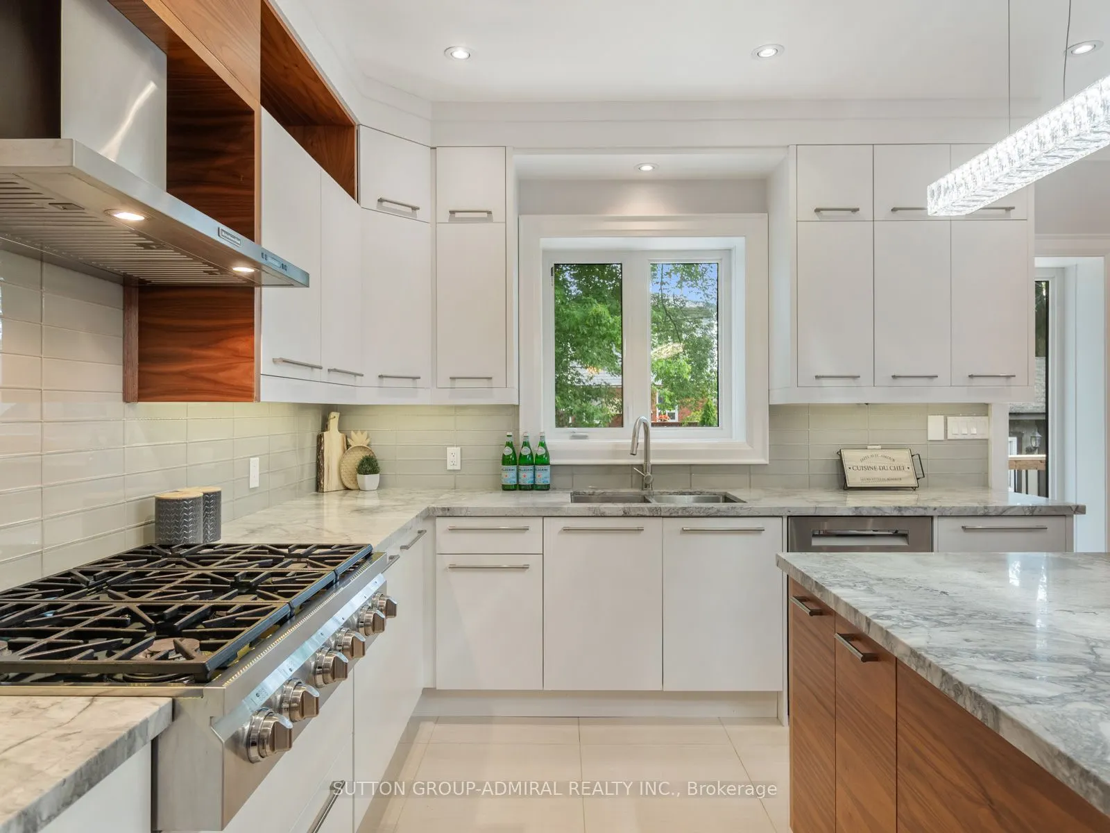 1 Dustan Crescent