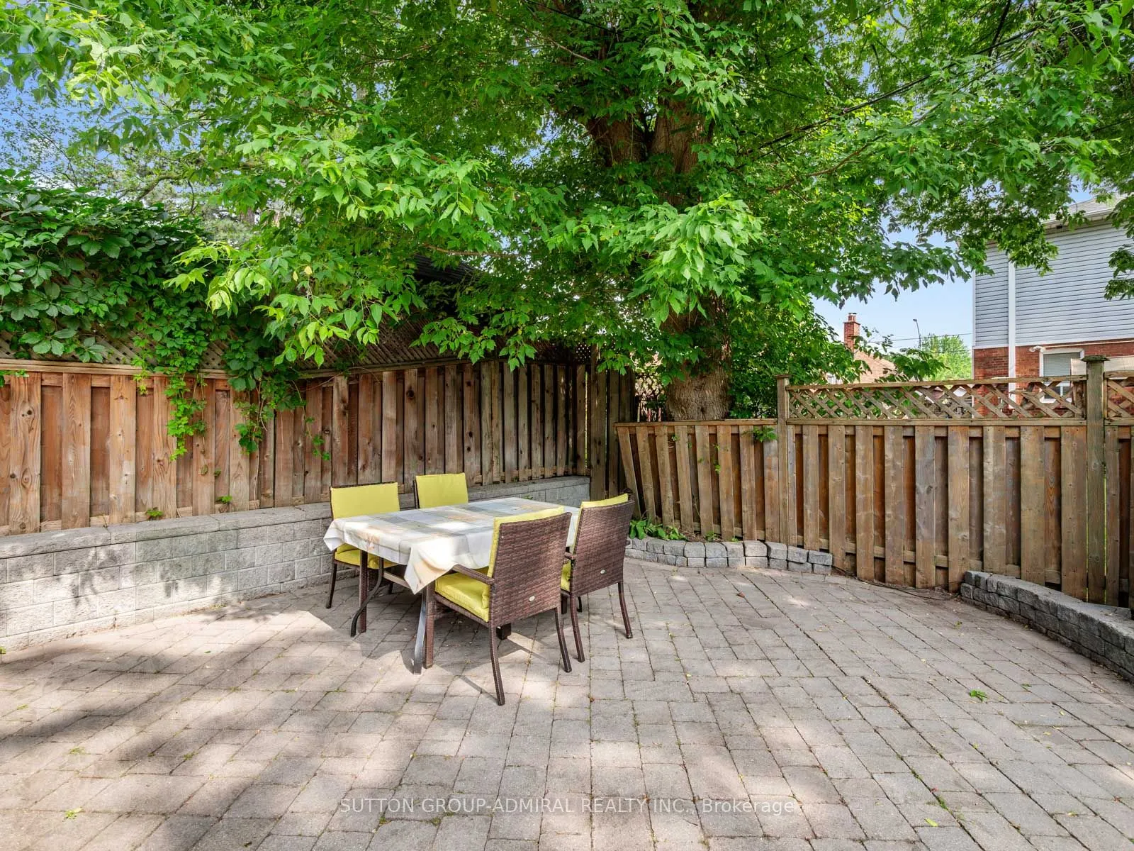 1 Dustan Crescent