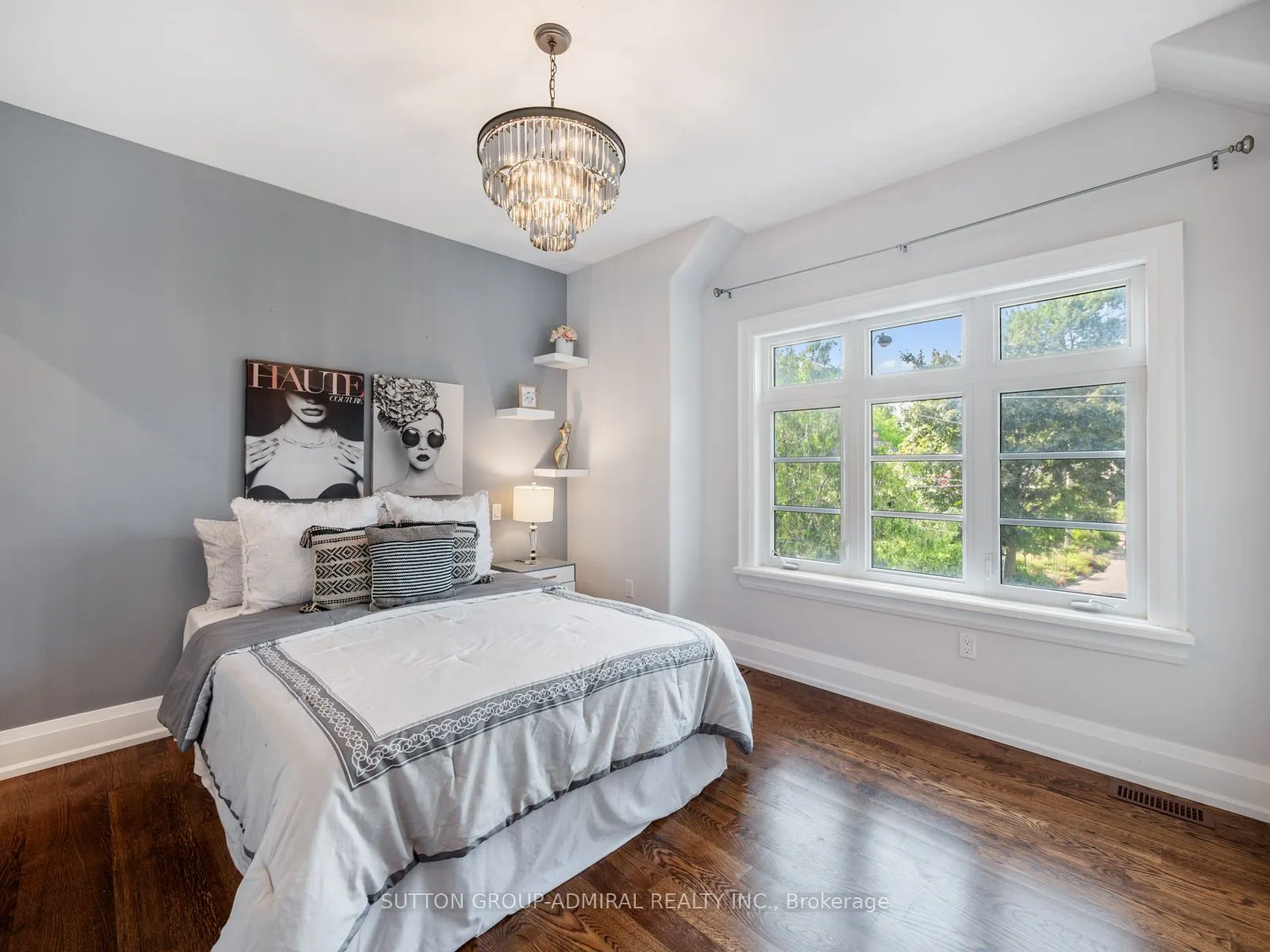 1 Dustan Crescent