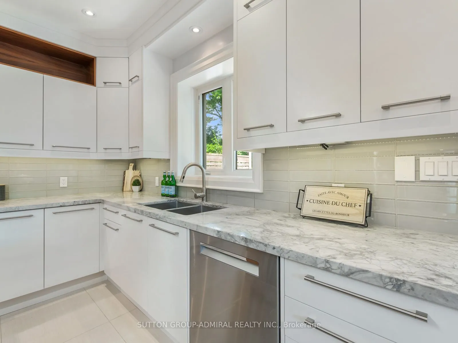 1 Dustan Crescent