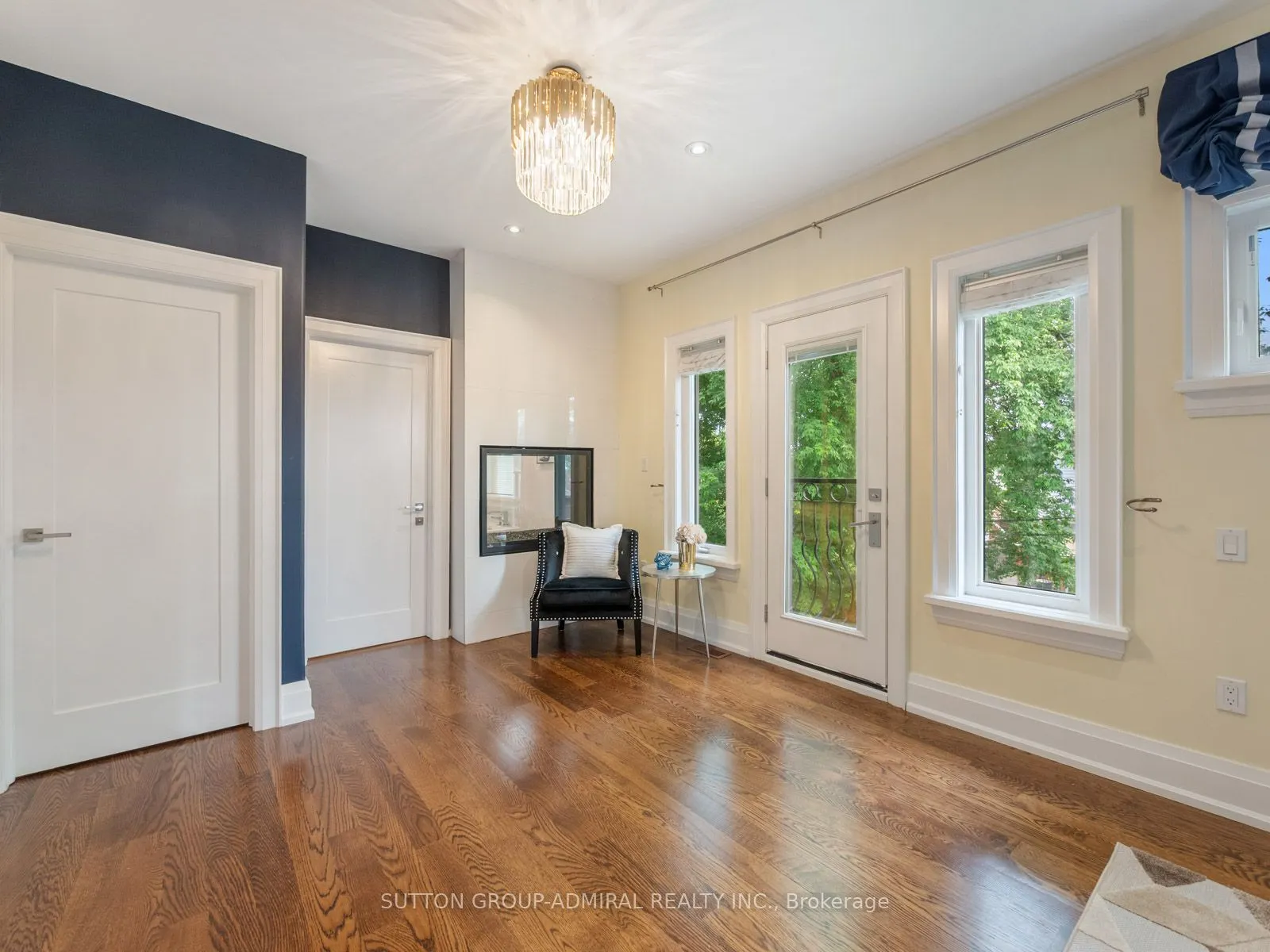 1 Dustan Crescent