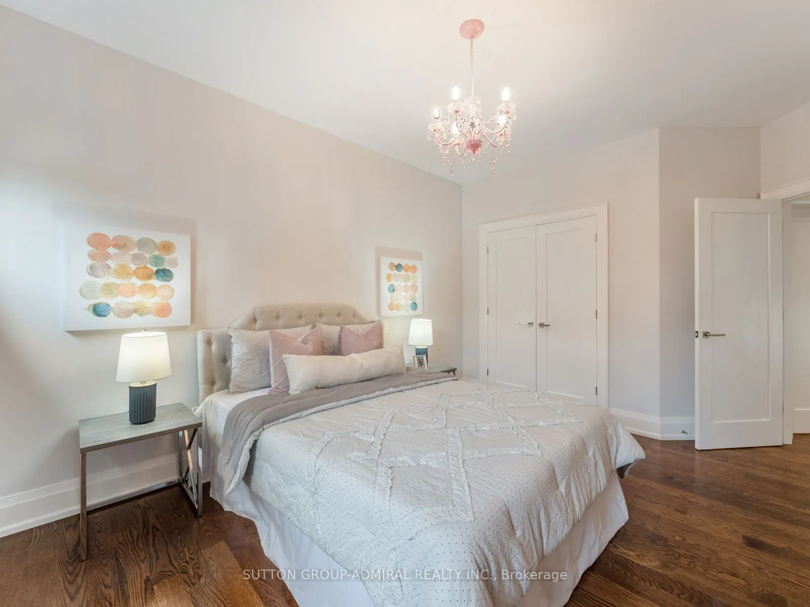 1 Dustan Crescent