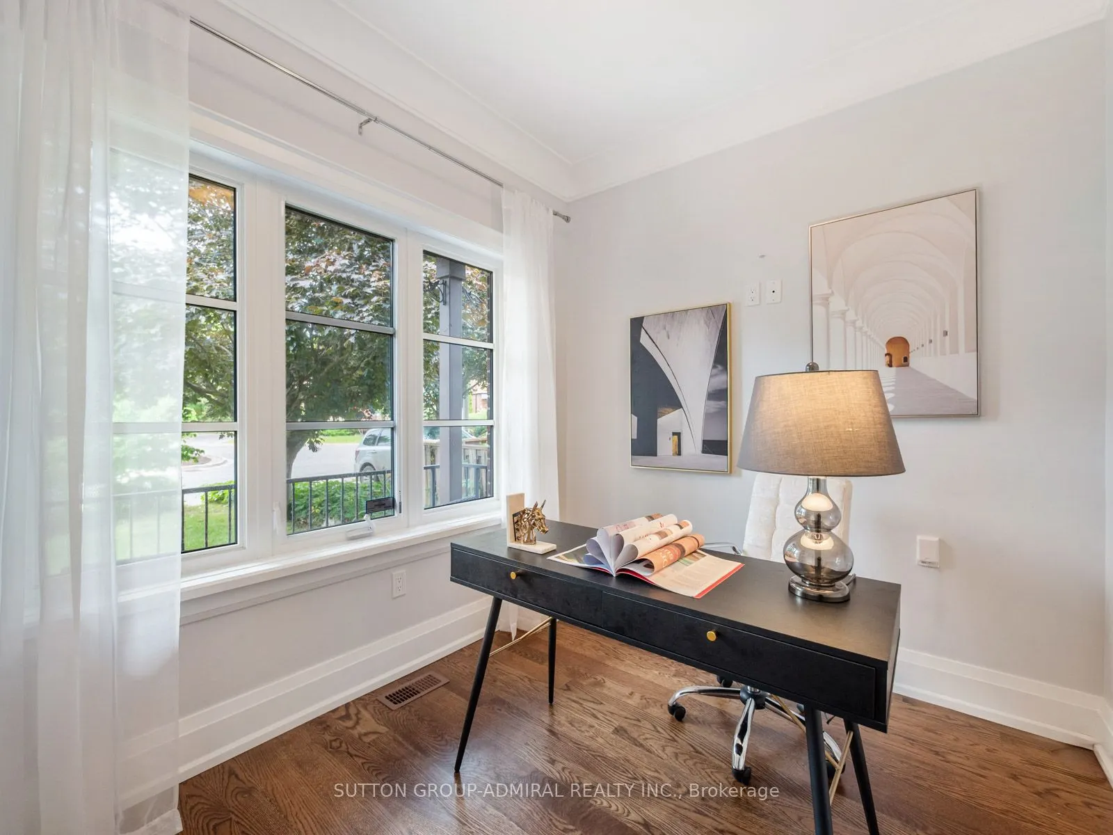 1 Dustan Crescent