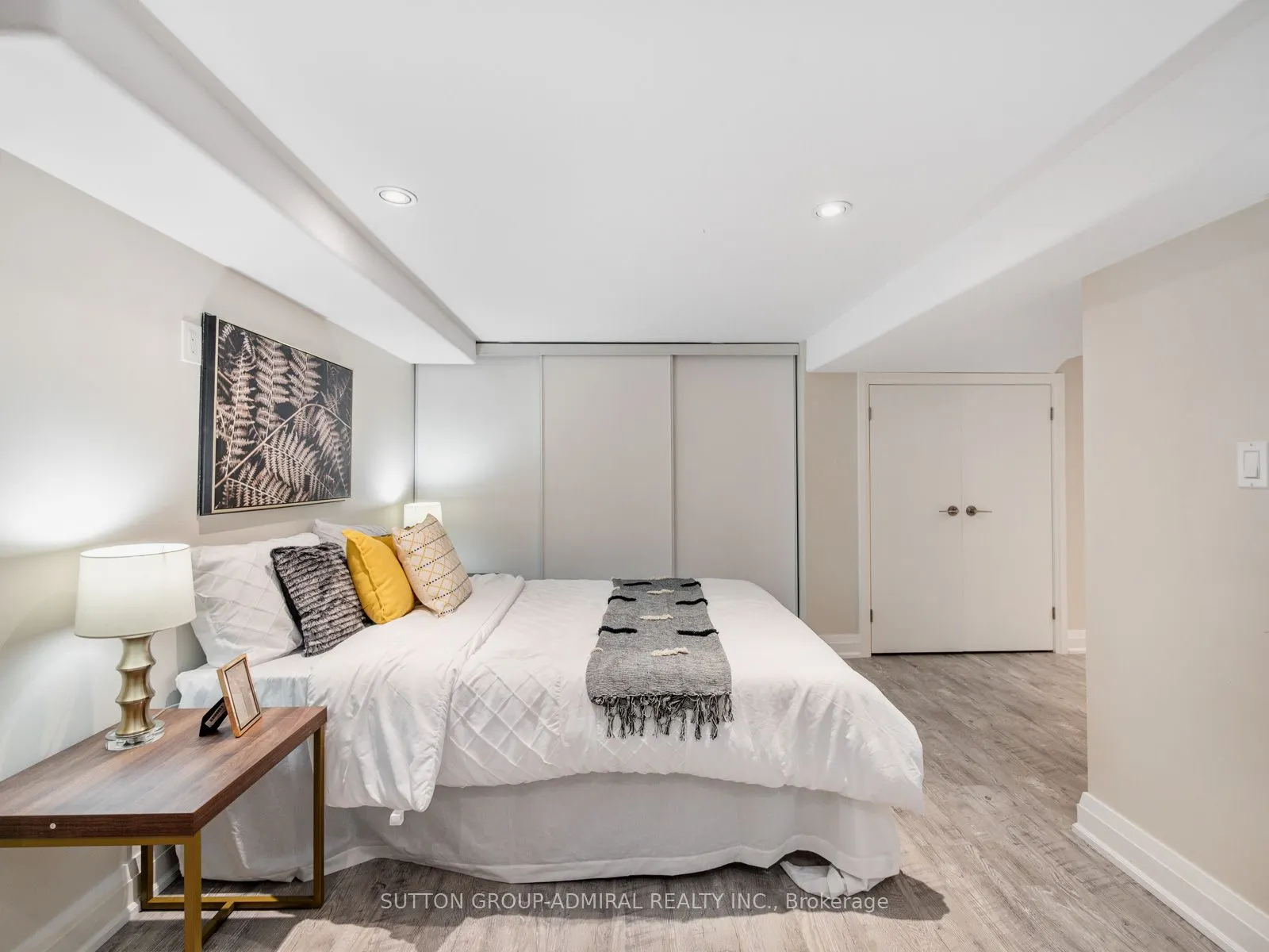 1 Dustan Crescent