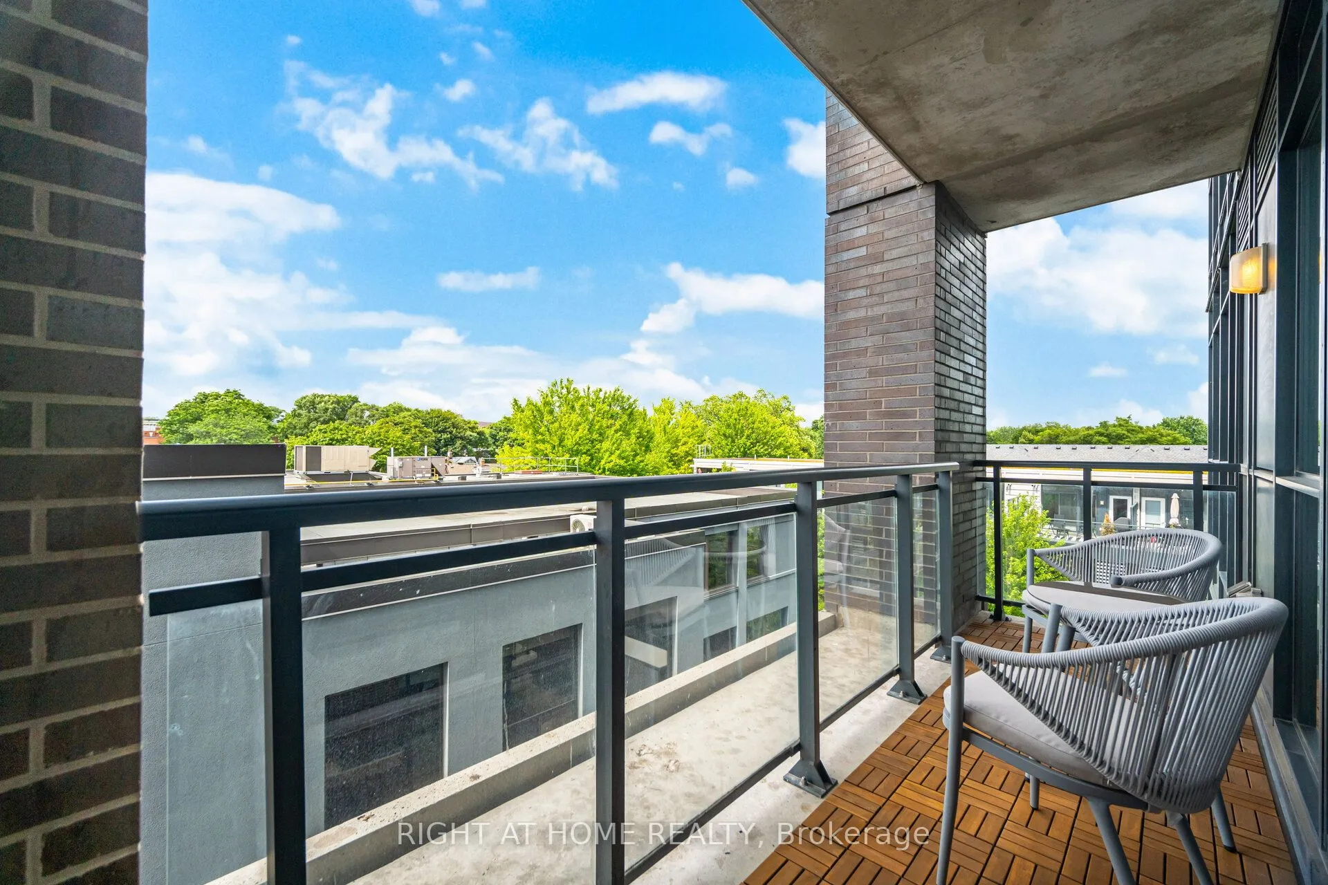 1190 Dundas Street, #527